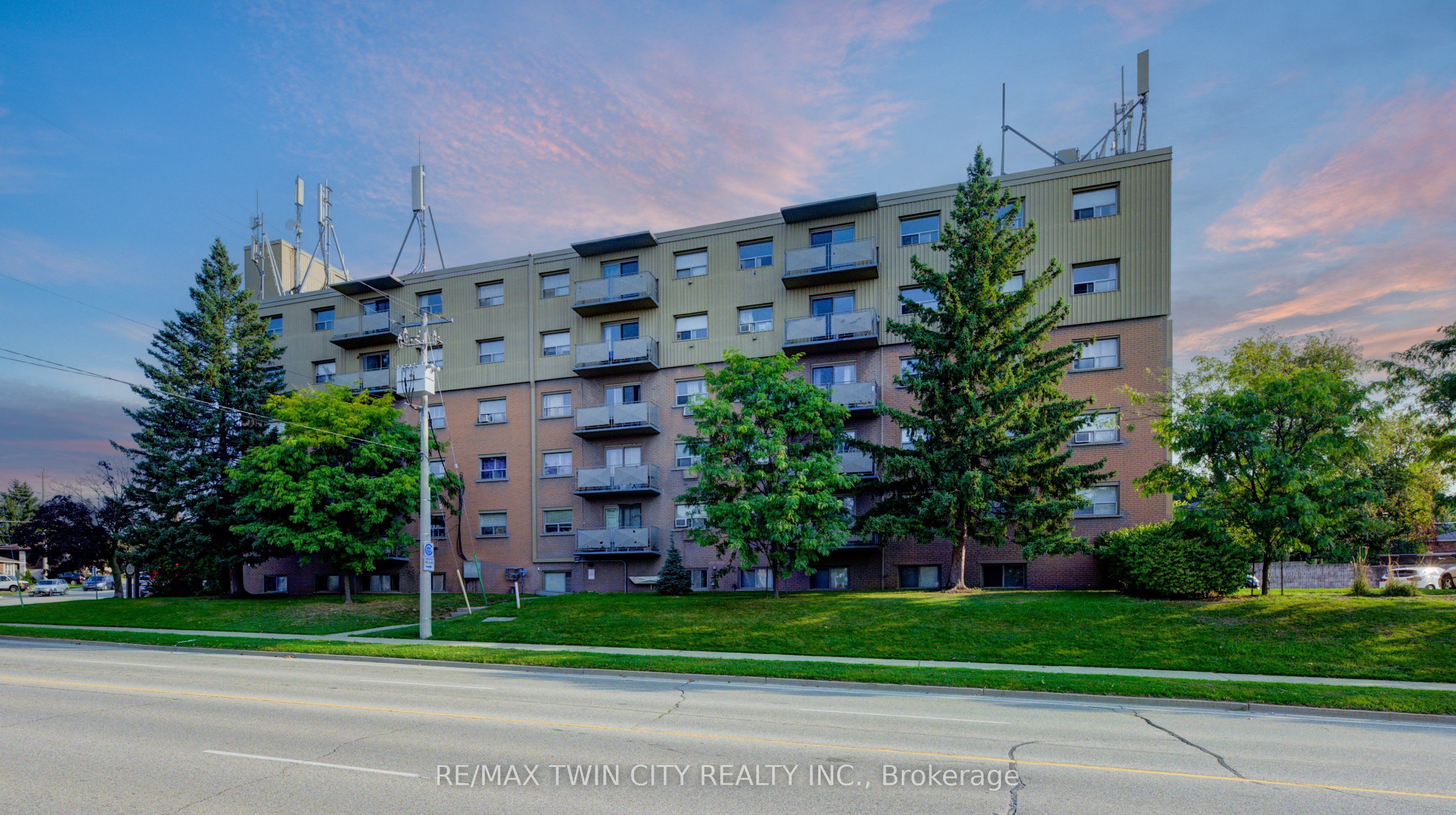283 Fairway Road N 201, Kitchener, ON N2A 2P1