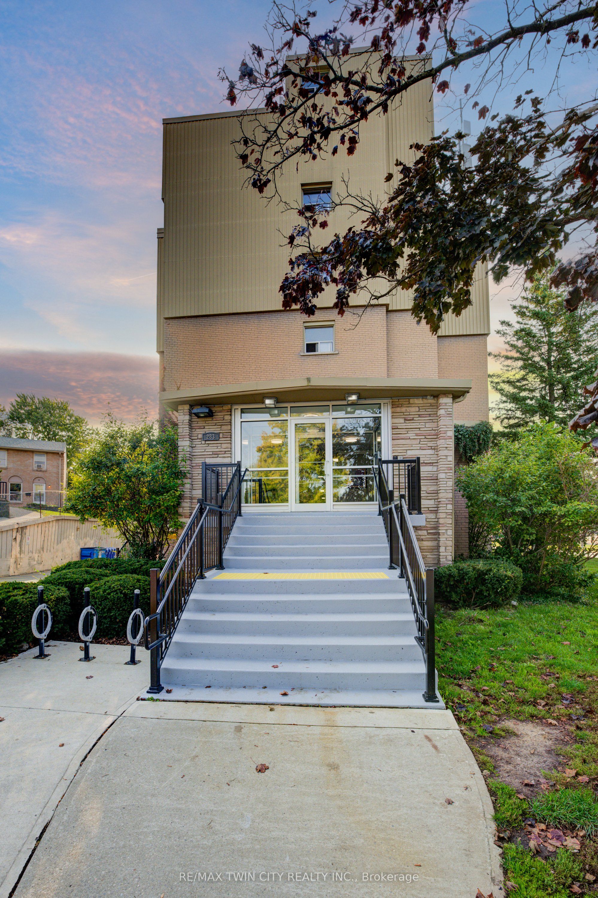 283 Fairway Road N 201, Kitchener, ON N2A 2P1 photo 5