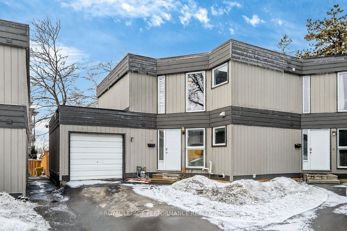 42 Compata Way, Blackburn Hamlet, ON K1B 4W9