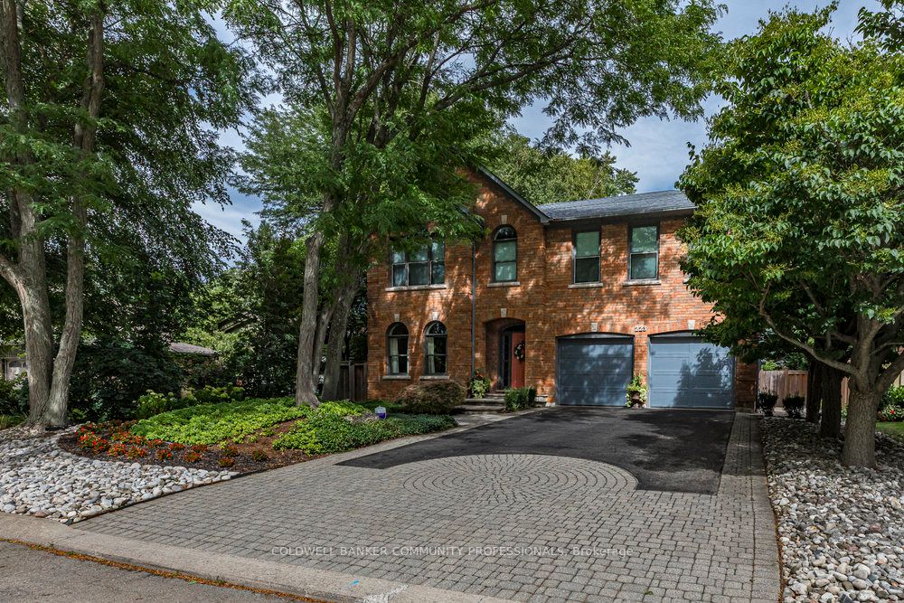 223 Briar Hill Crescent, Hamilton, ON L9G 3M9