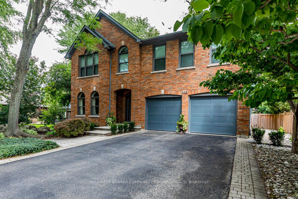 223 Briar Hill Crescent, Hamilton, ON L9G 3M9 photo 2
