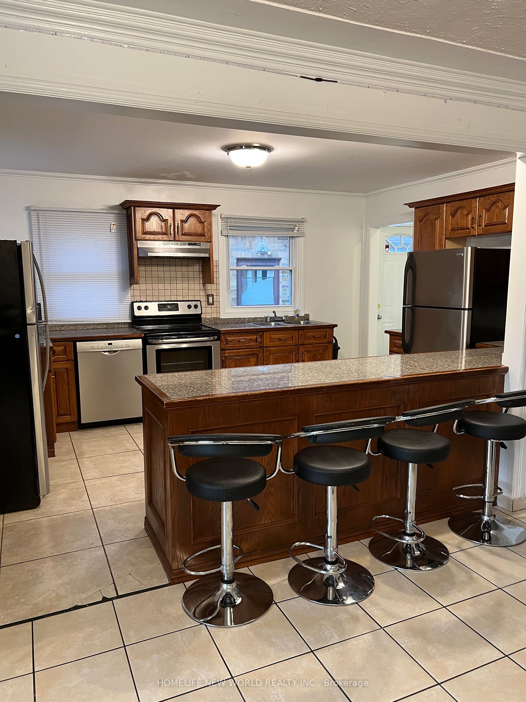 235 Bernard Avenue, London East, ON M2K 1Z4