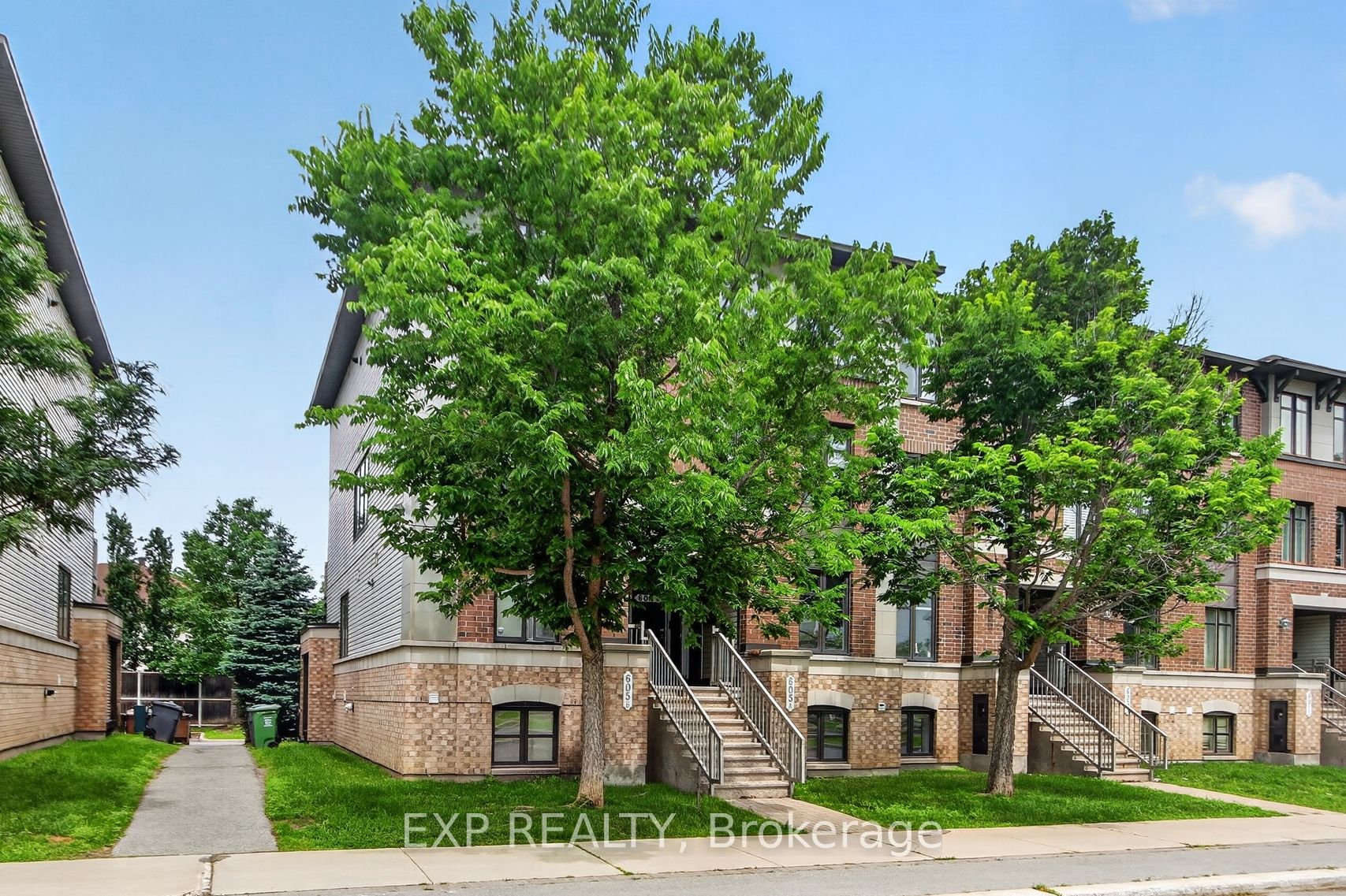 605 Chapman Mills Drive B, Barrhaven, ON K2J 5T1 photo 2