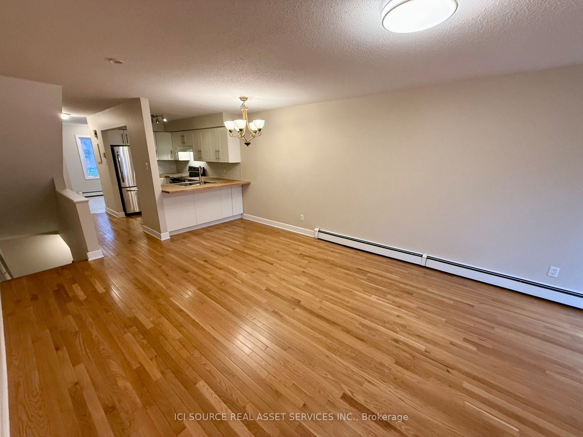 8 Blue Moon Private, Manor Park - Cardinal Glen and Area, ON K1K 4K6 photo 4