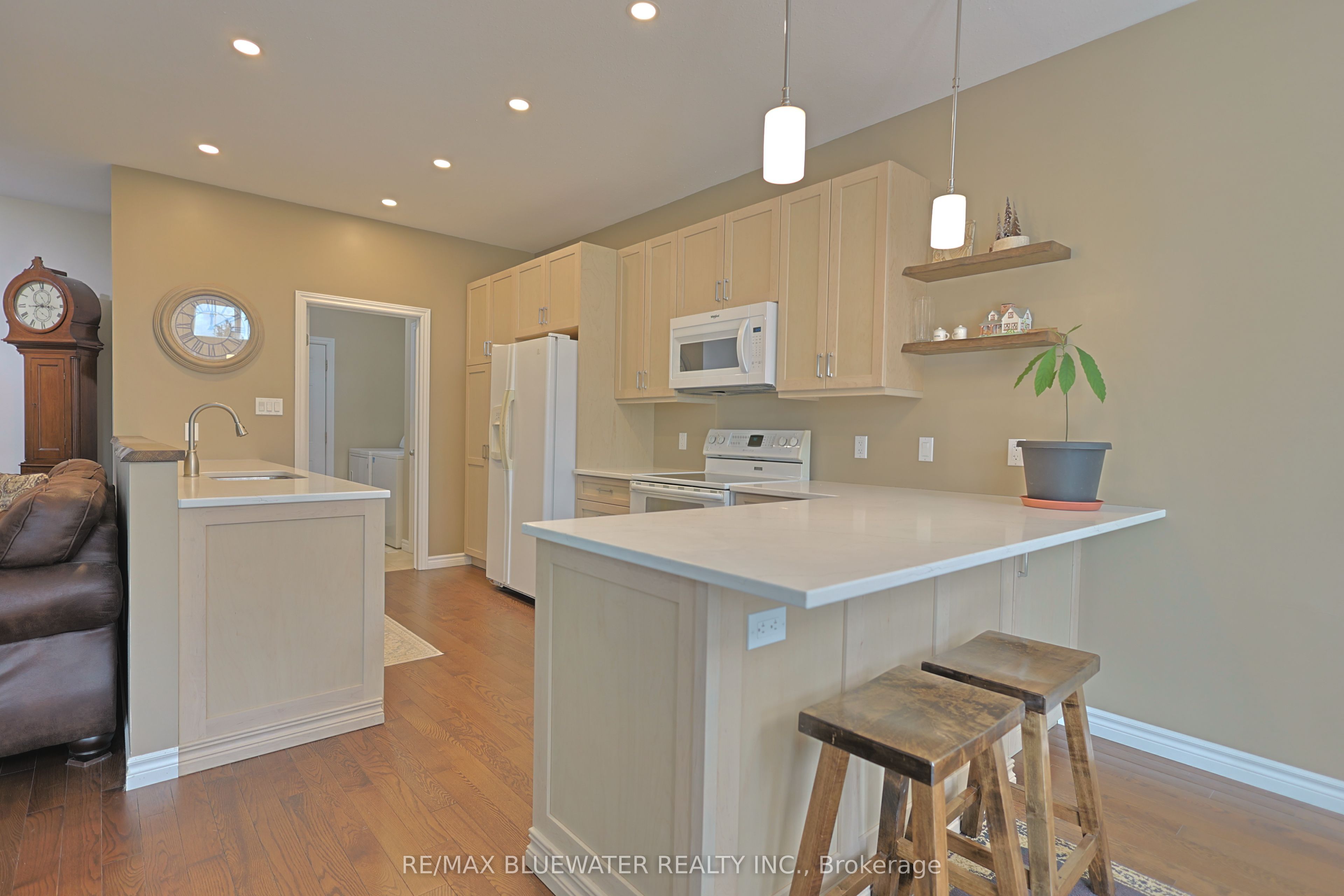 13 Oakwood Links Lane, South Huron, ON N0M 1T0 photo 4
