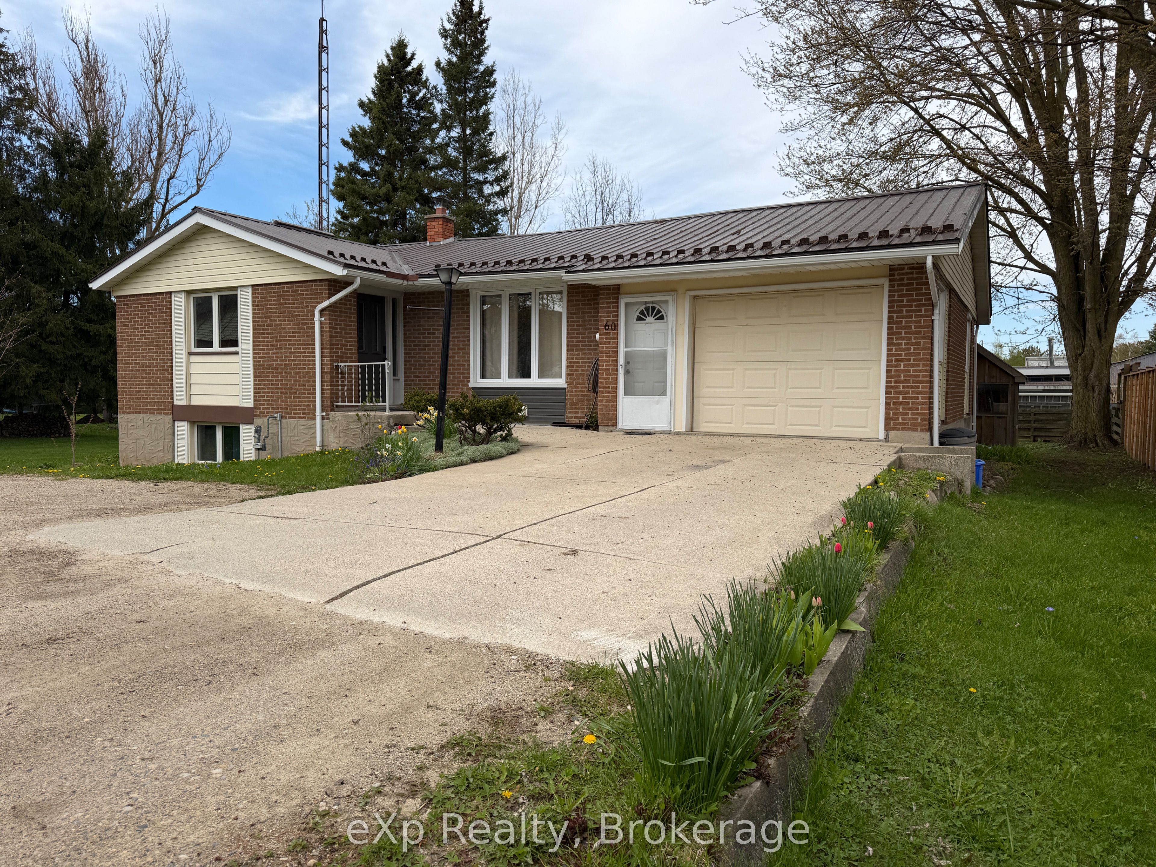 60 Main Street E, Mapleton, ON N0G 1P0