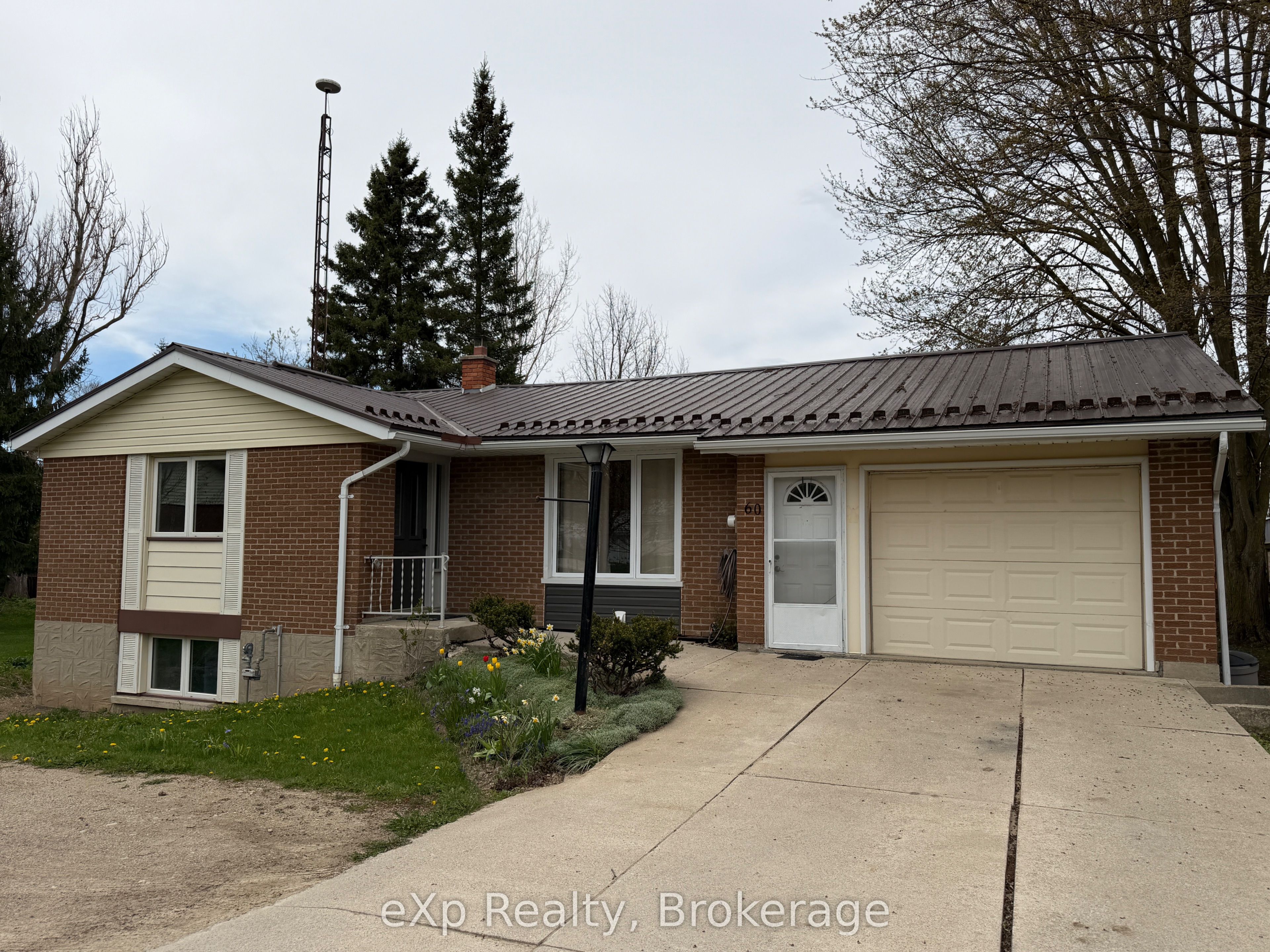 60 Main Street E, Mapleton, ON N0G 1P0 photo 3