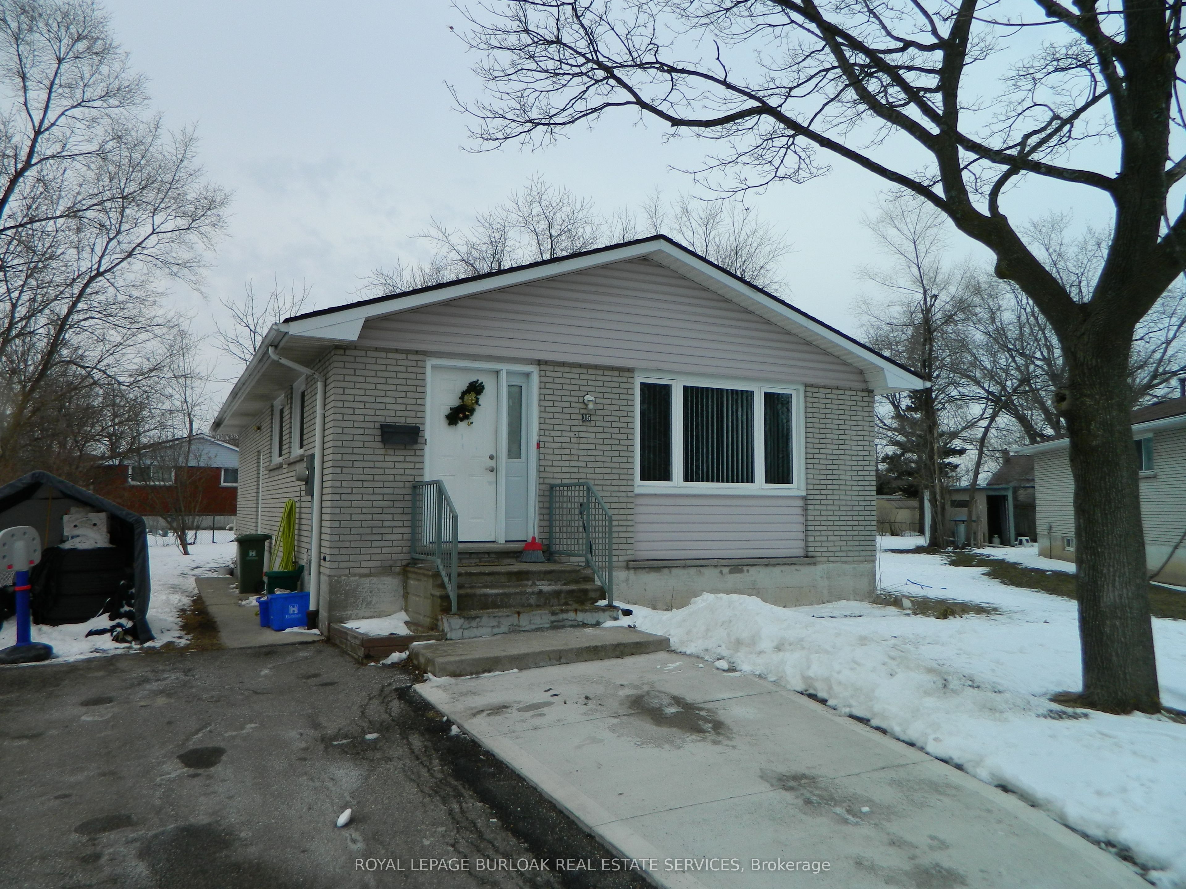 15 Michael Avenue Lower, Hamilton, ON L8T 2Y2
