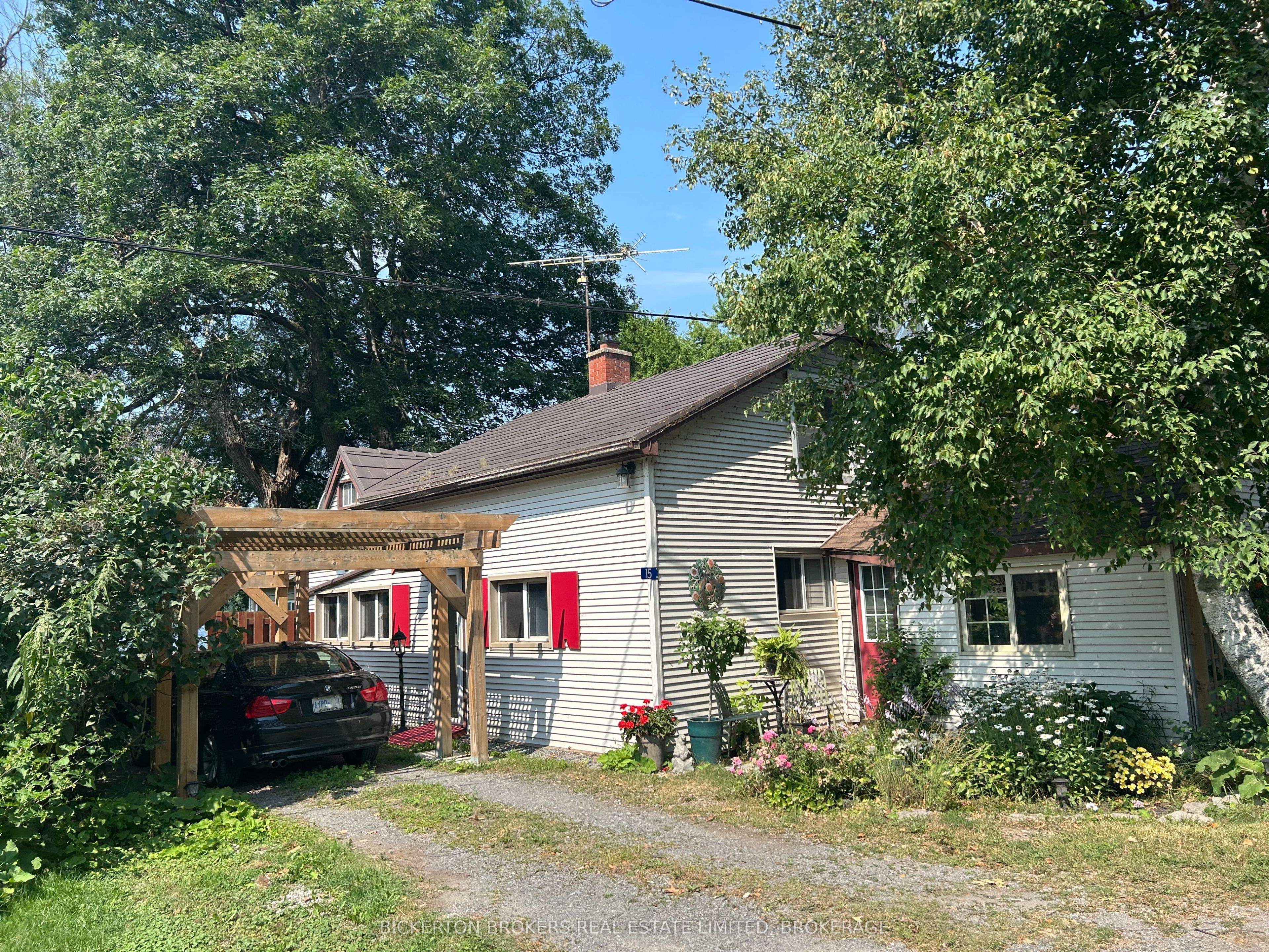 15 Sturtivans Lane, Front of Leeds & Seeleys Bay, ON K7G 2V4 photo 3