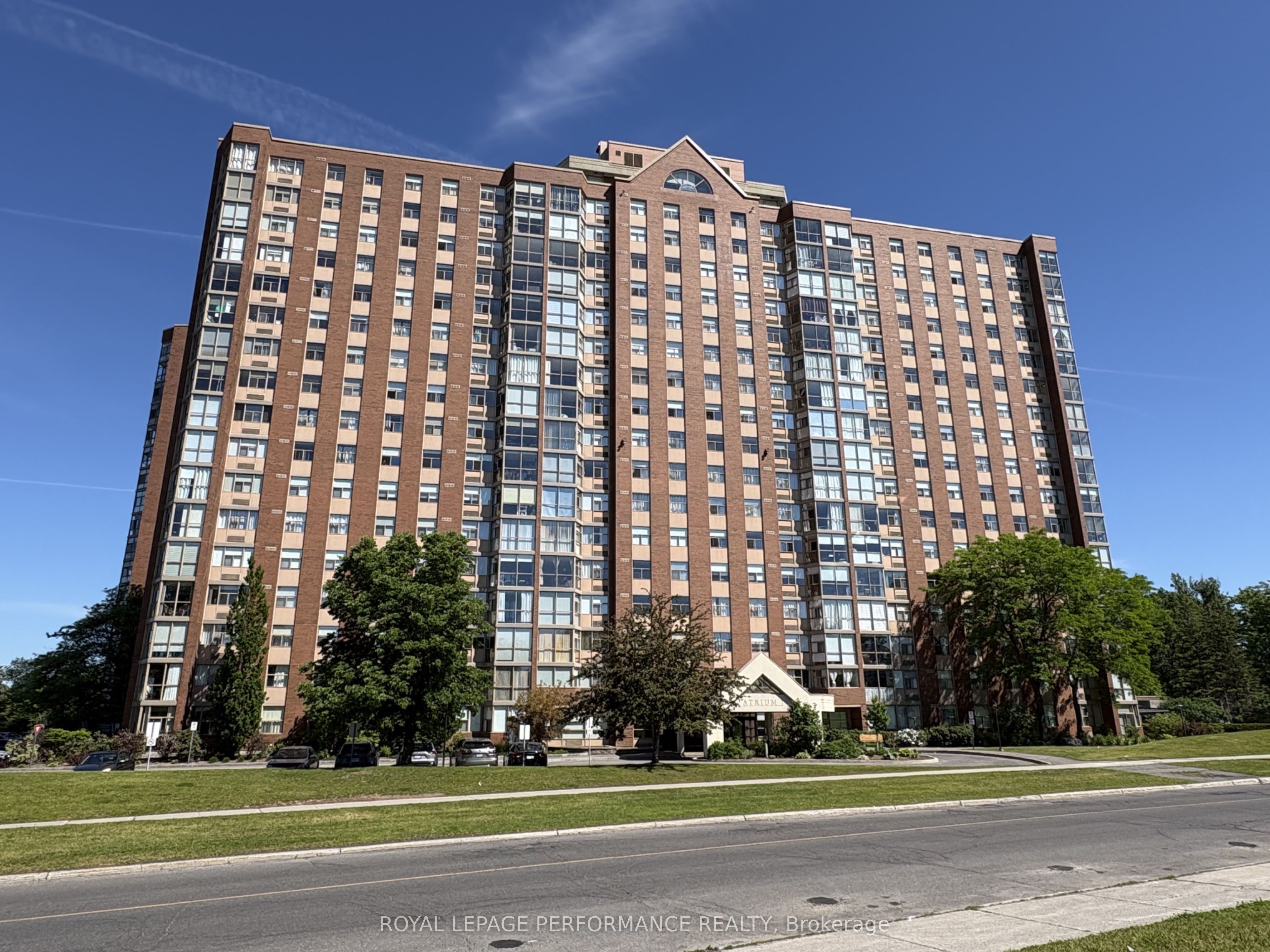 2760 Carousel Crescent 1512, Blossom Park - Airport and Area, ON K1T 2N4 photo 4