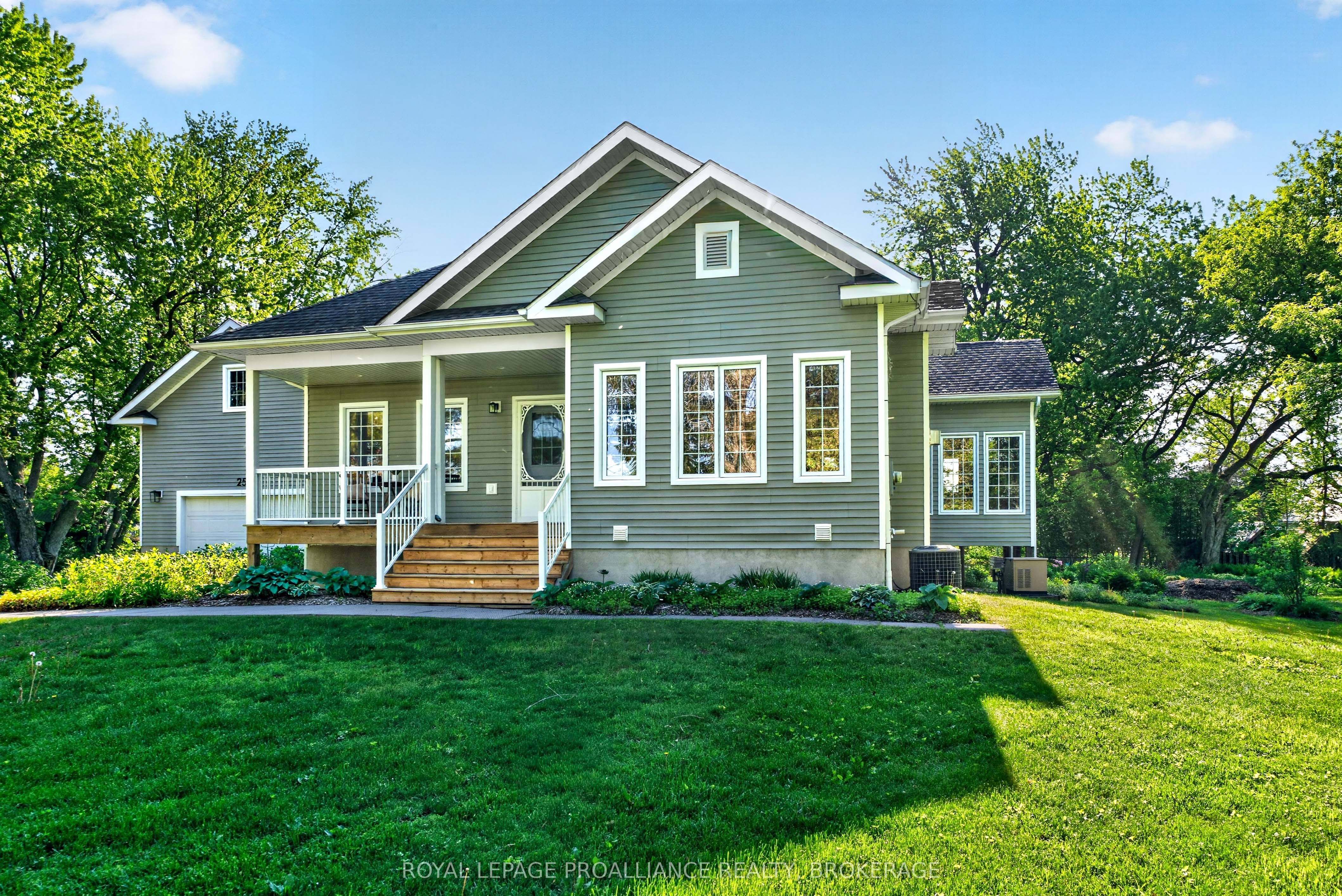 25 George Street E, Westport, ON K0G 1X0 photo 2