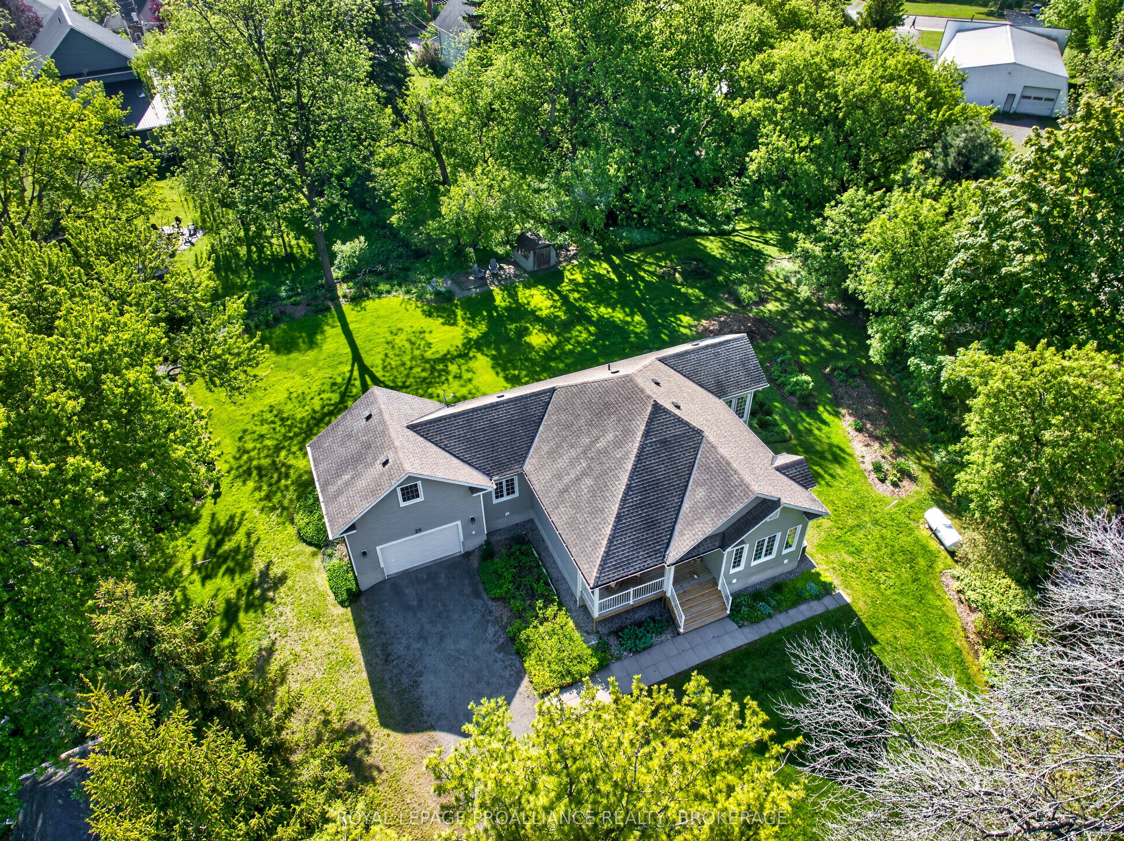 25 George Street E, Westport, ON K0G 1X0 photo 3