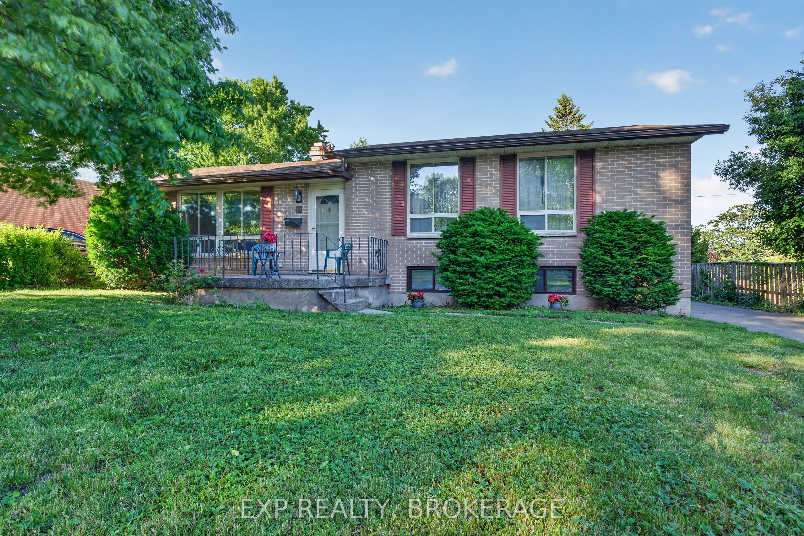 19 CONVAY Crescent, Brockville, ON K6V 5A2