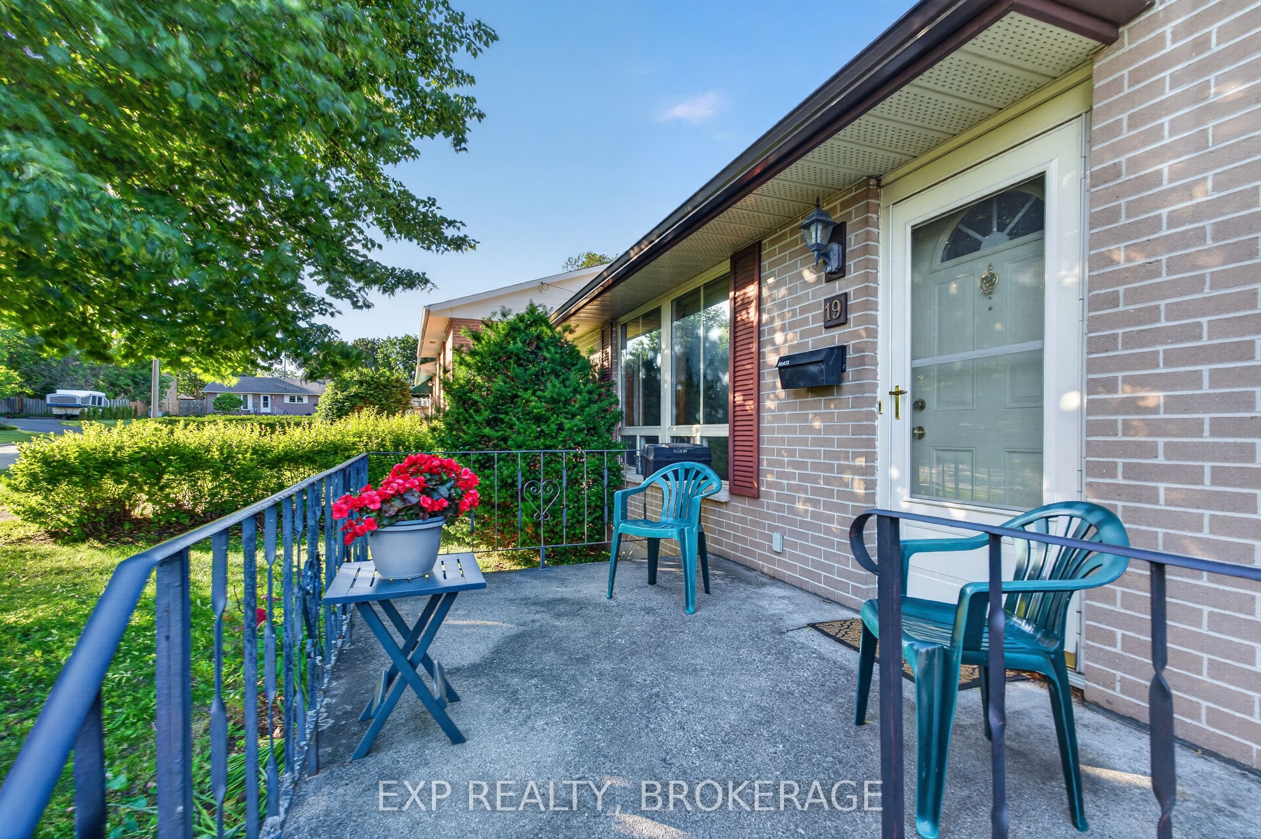 19 CONVAY Crescent, Brockville, ON K6V 5A2 photo 3