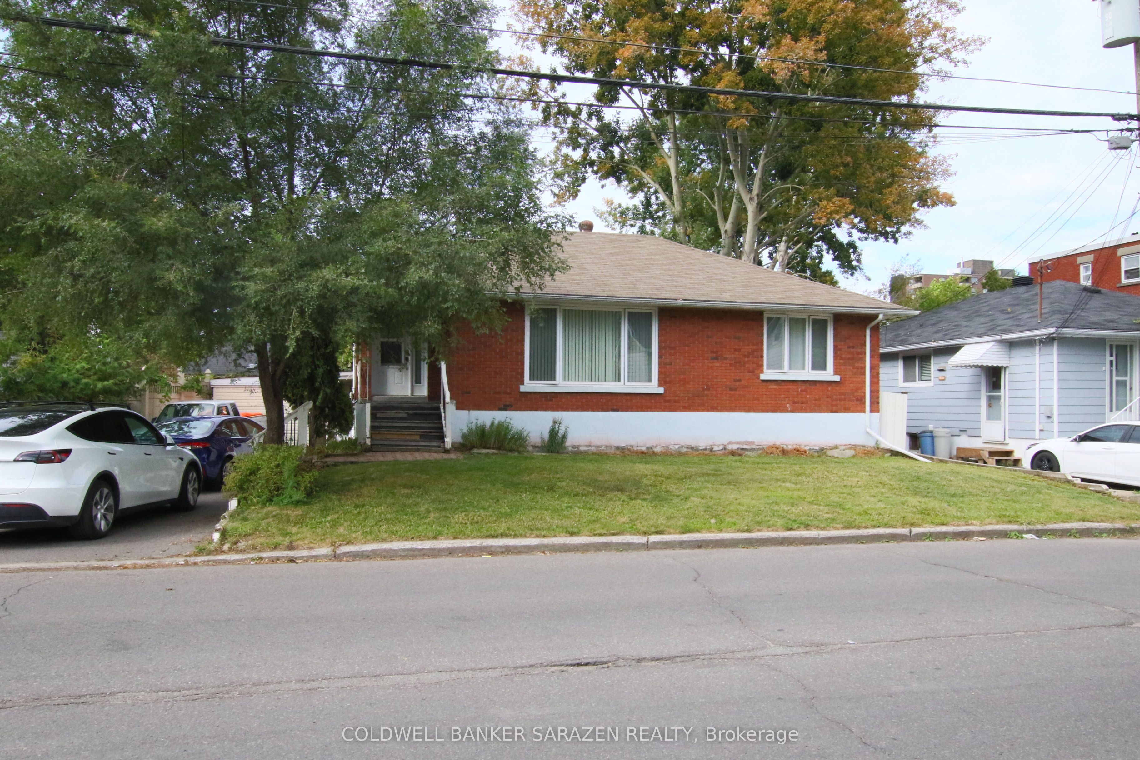 316 Lafontaine Avenue, Vanier and Kingsview Park, ON K1L 6X2 photo 2