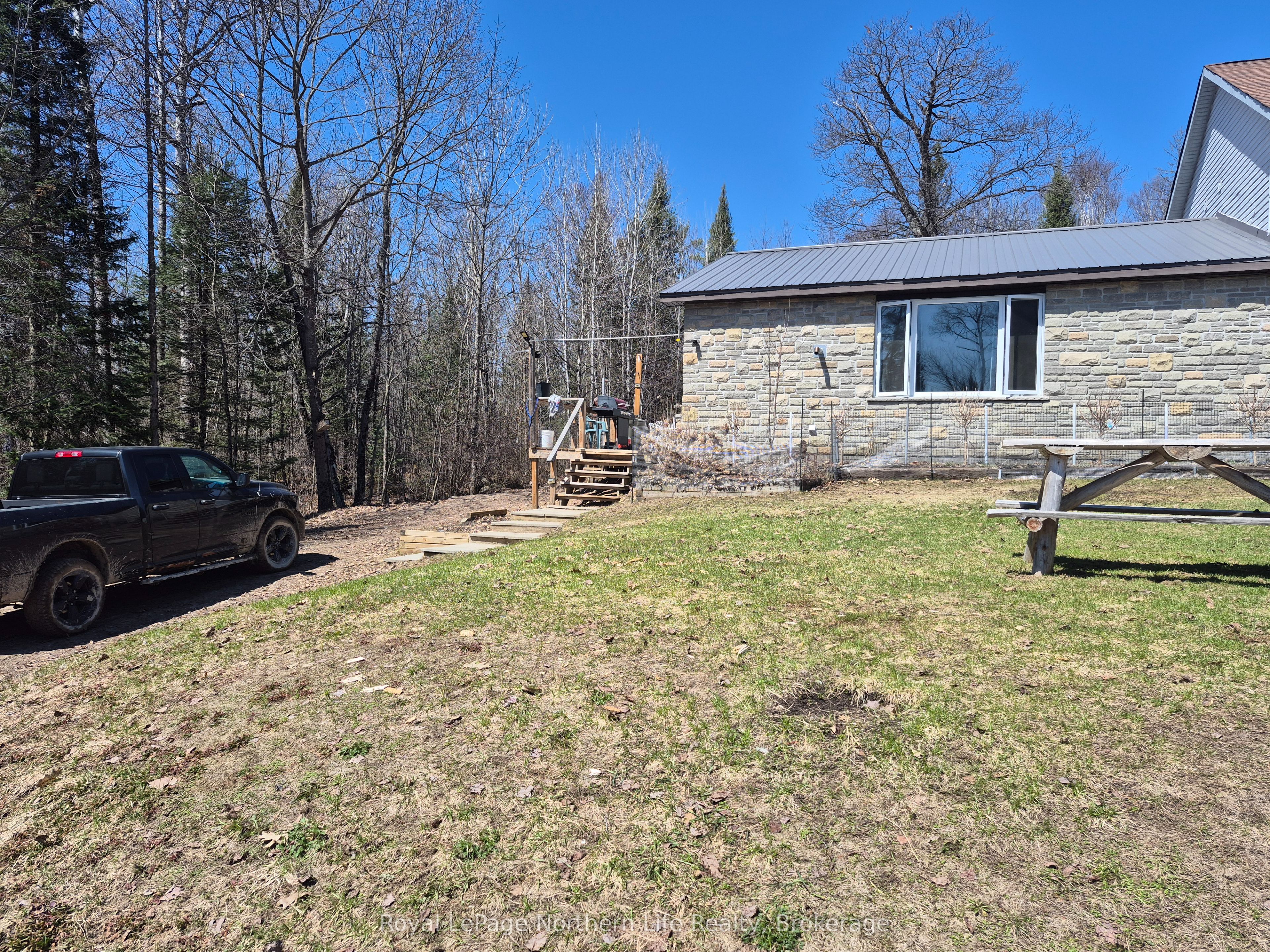 26 ARBUTUS Trail, Mattawan, ON P0H 1V0 photo 2
