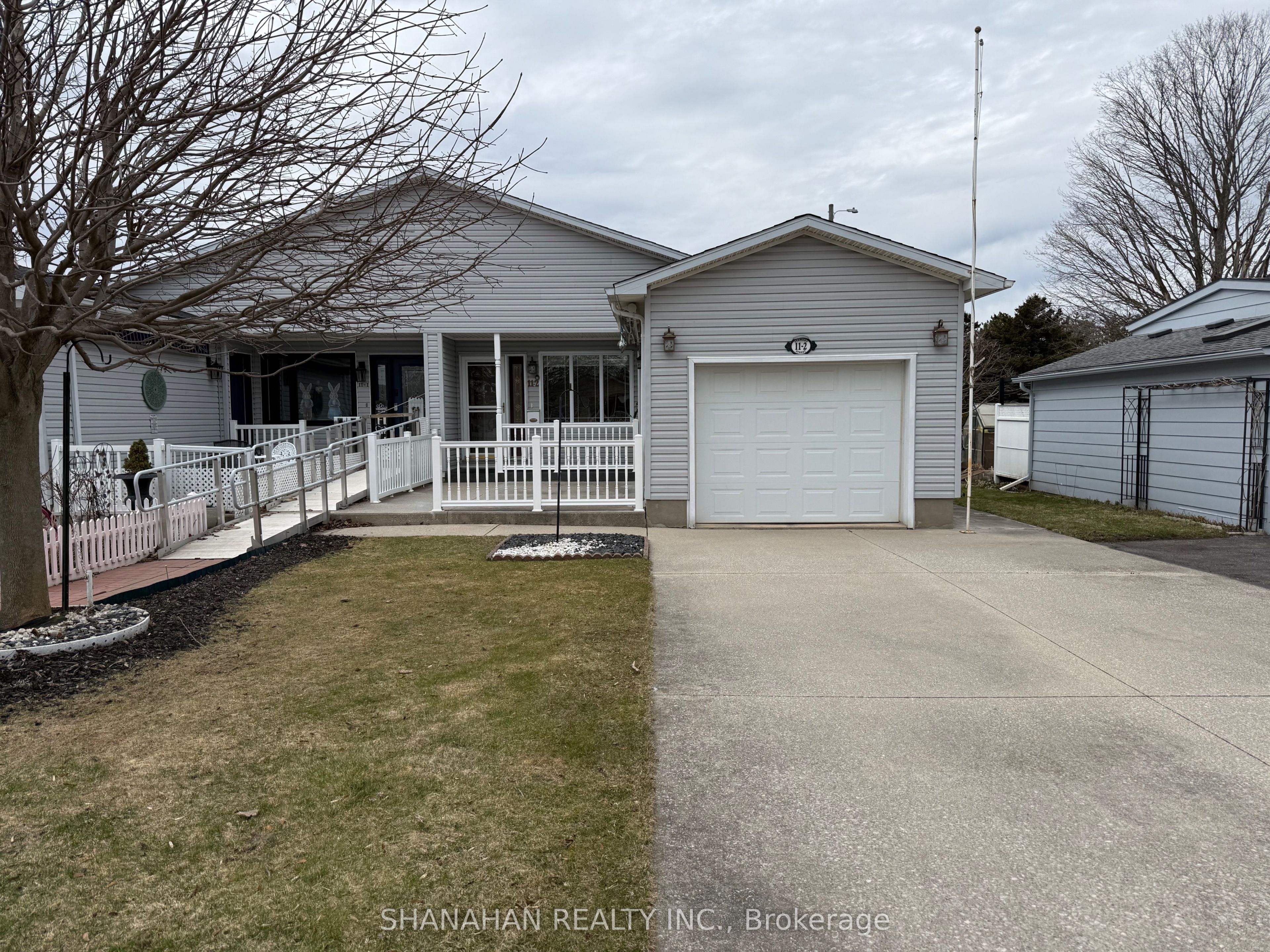 11-2 Stewart Street, Strathroy-Caradoc, ON N7G 1A1 photo 2