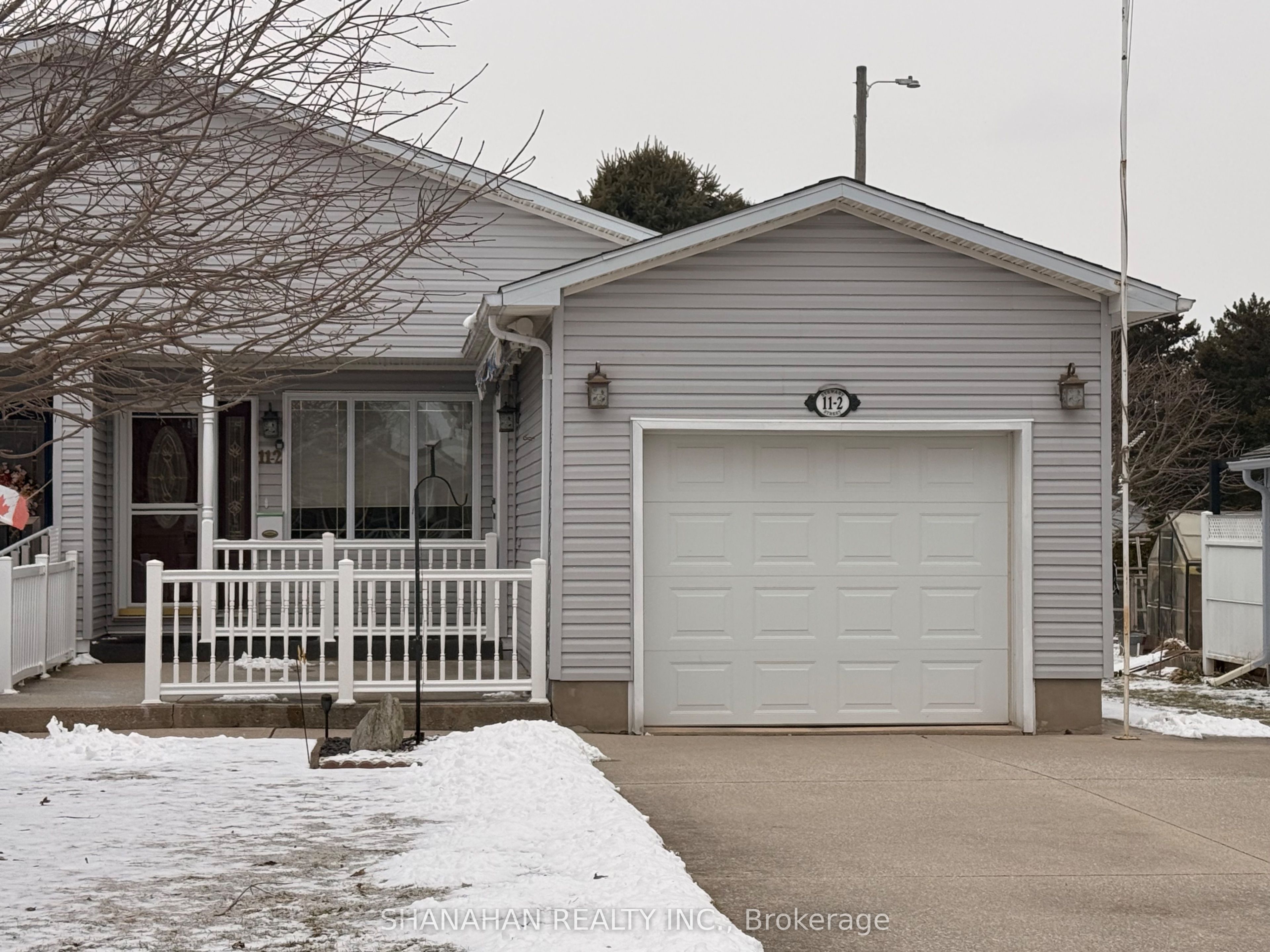 11-2 Stewart Street, Strathroy-Caradoc, ON N7G 1A1 photo 3