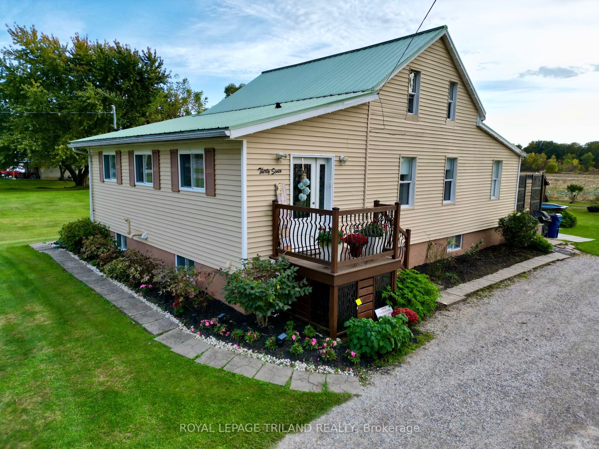 37 Broadway Street, Newbury, ON N0L 1Z0 photo 3