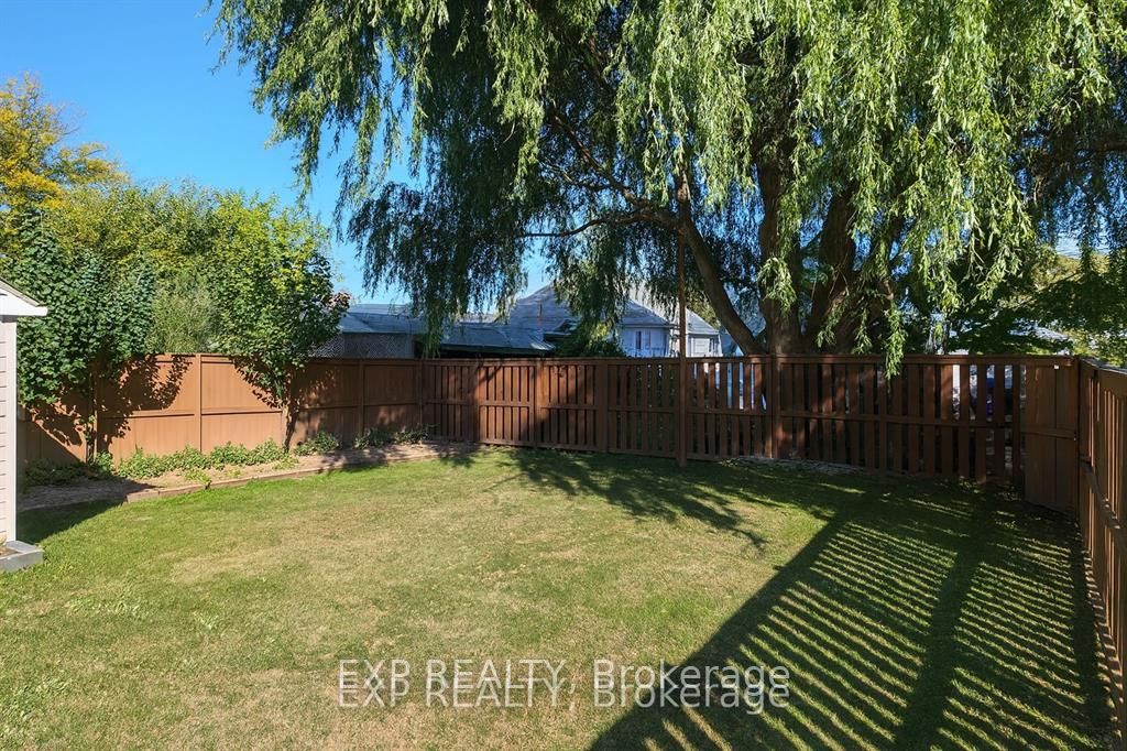 20 Marmora Street, St. Catharines, ON L2P 3C1 photo 3
