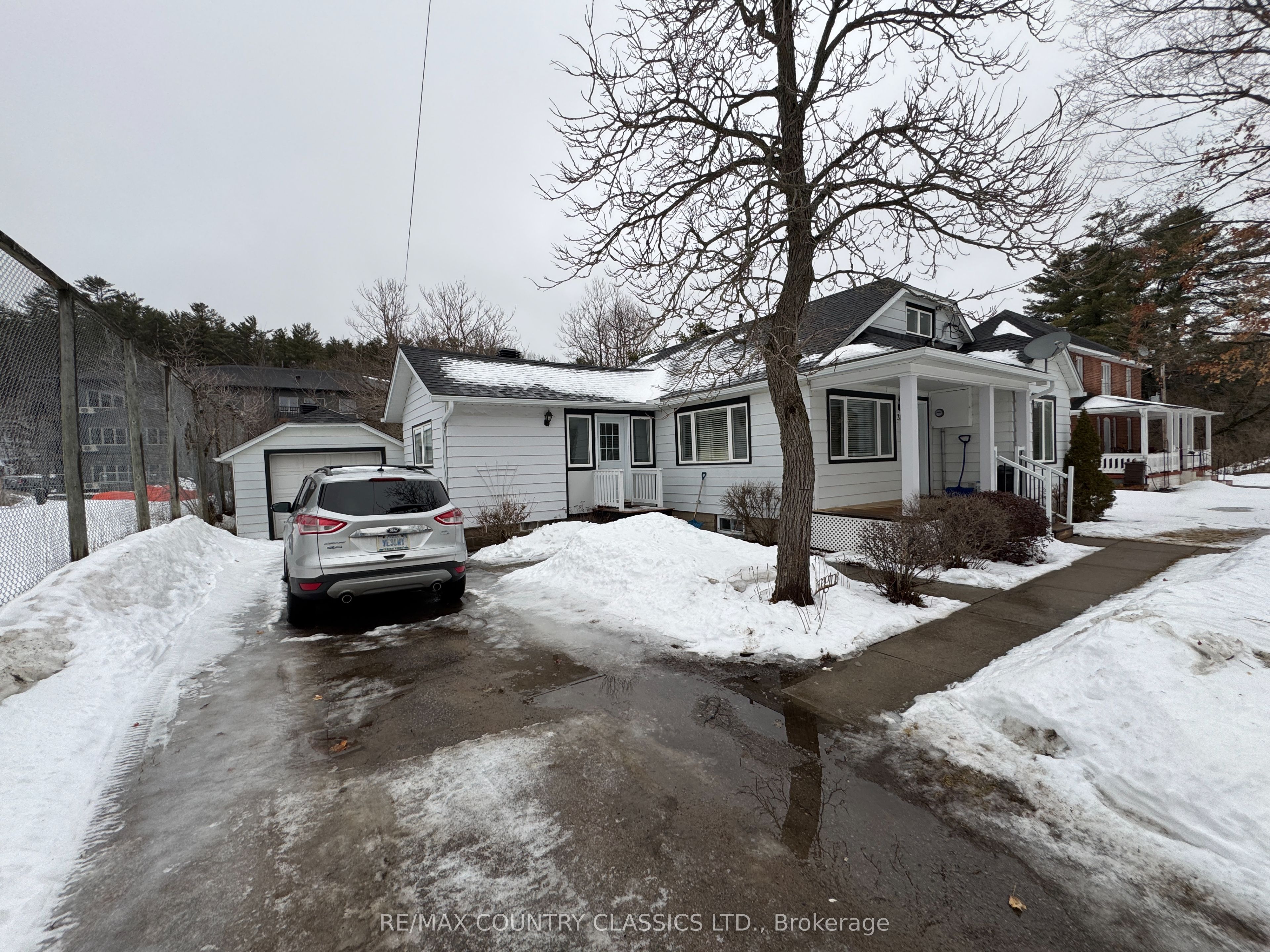 38 Flint Avenue, Bancroft, ON K0L 1C0