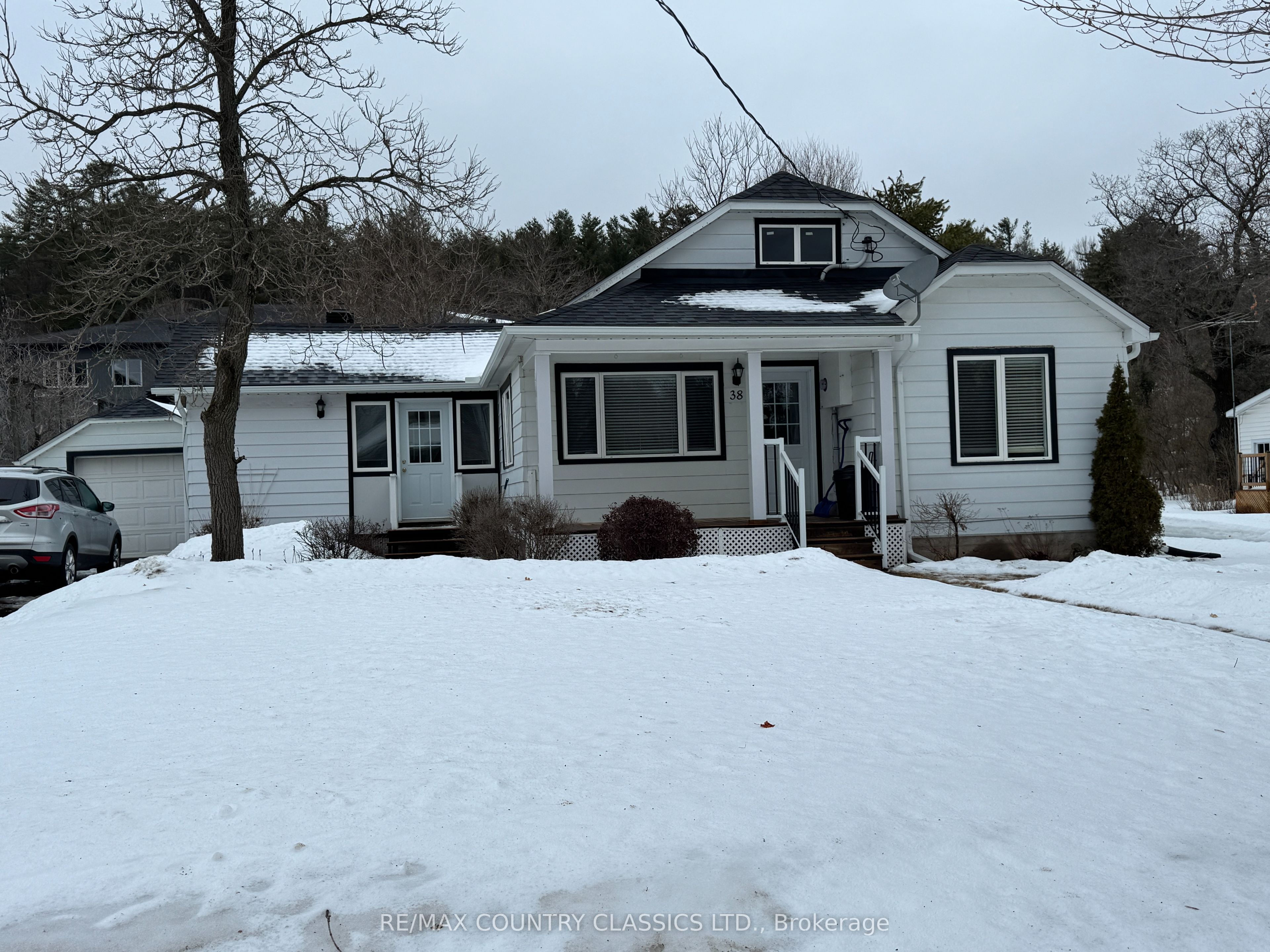 38 Flint Avenue, Bancroft, ON K0L 1C0 photo 2