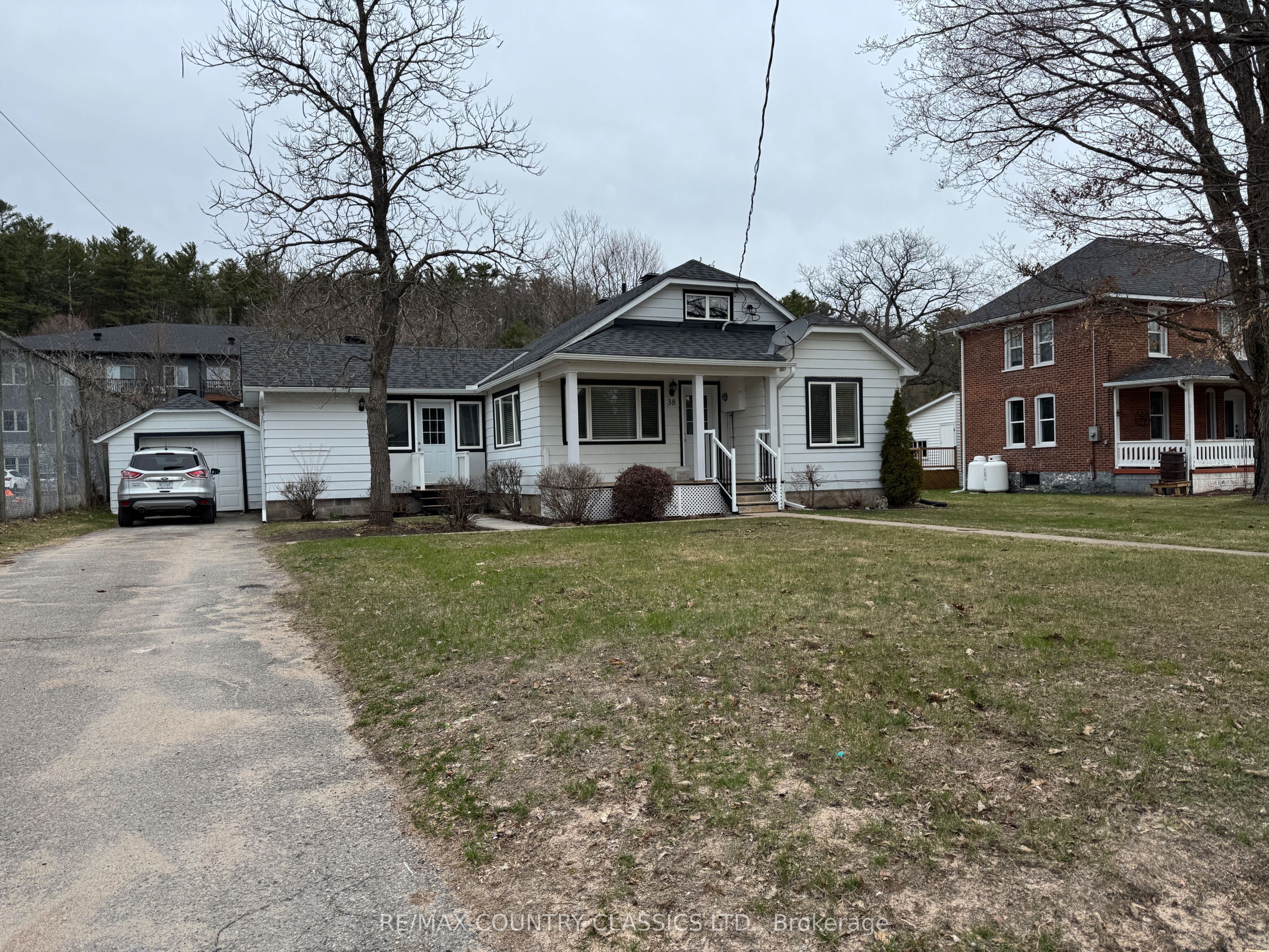 38 Flint Avenue, Bancroft, ON K0L 1C0 photo 3