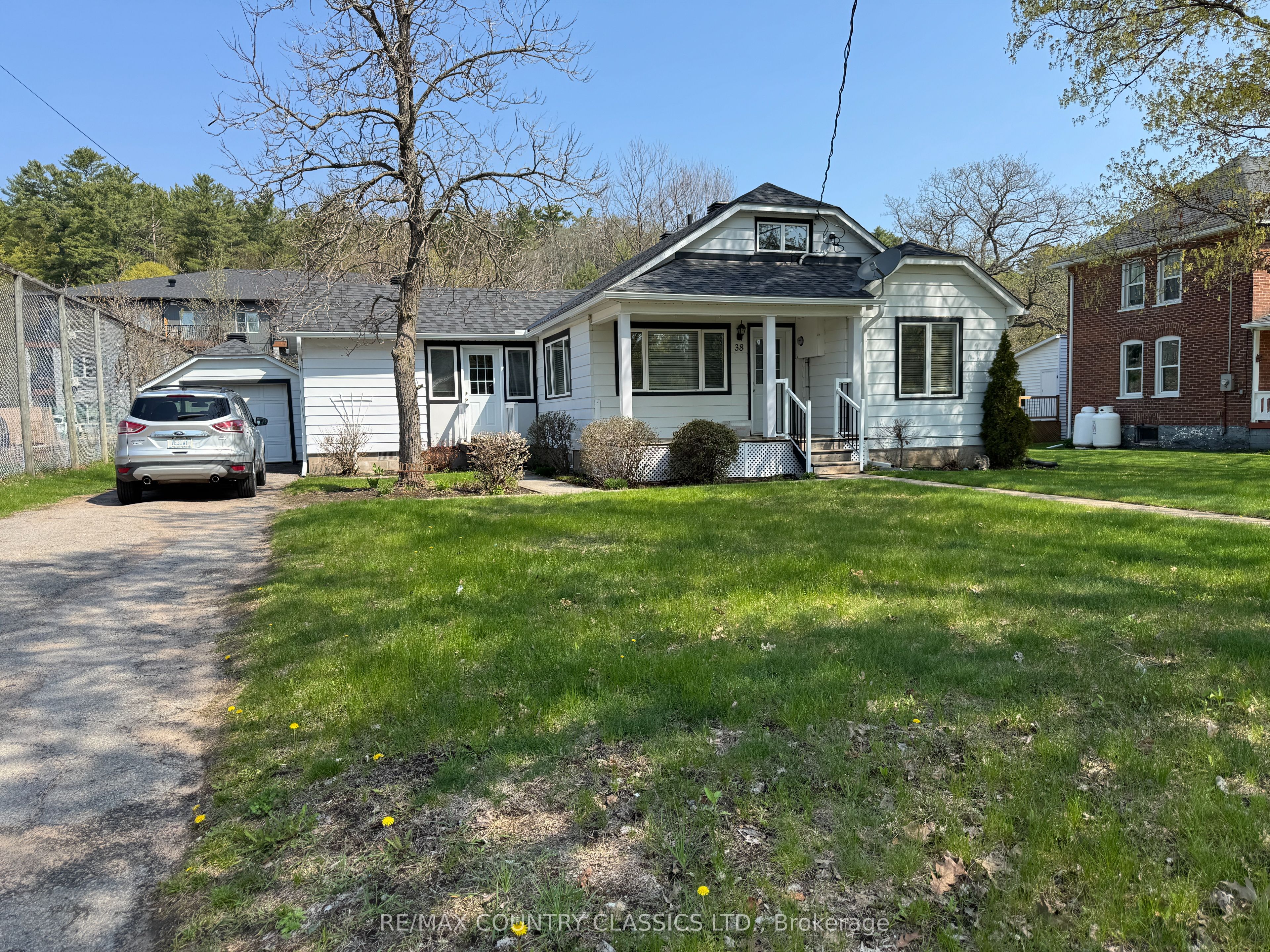 38 Flint Avenue, Bancroft, ON K0L 1C0 photo 4