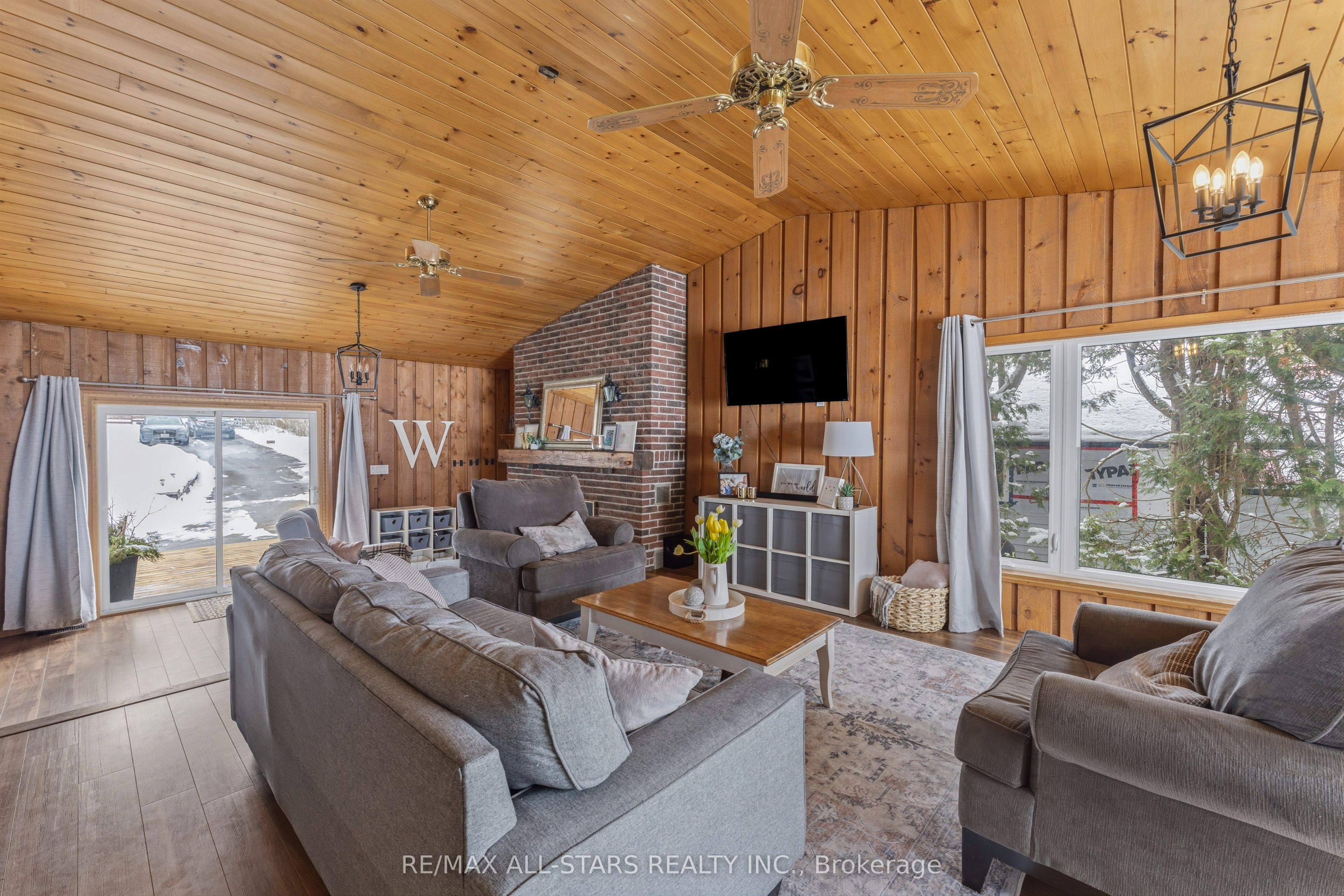 393 Hillside Drive, Kawartha Lakes, ON K0M 1C0 photo 5
