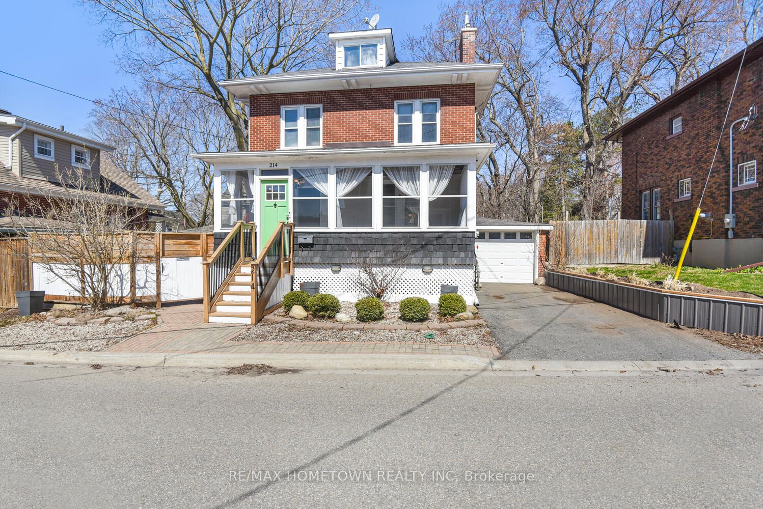 214 James Street E, Brockville, ON K6V 1L8