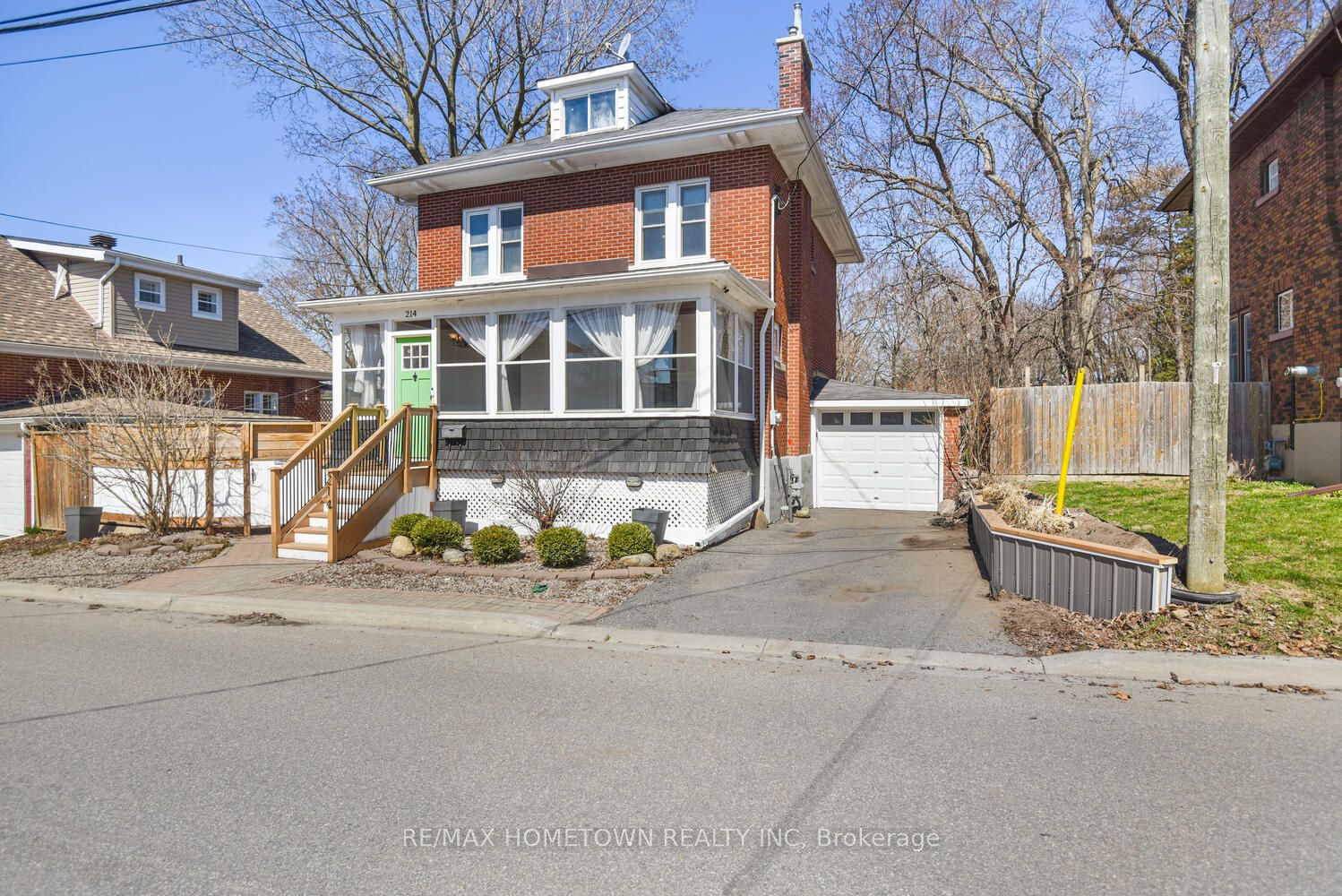 214 James Street E, Brockville, ON K6V 1L8 photo 3