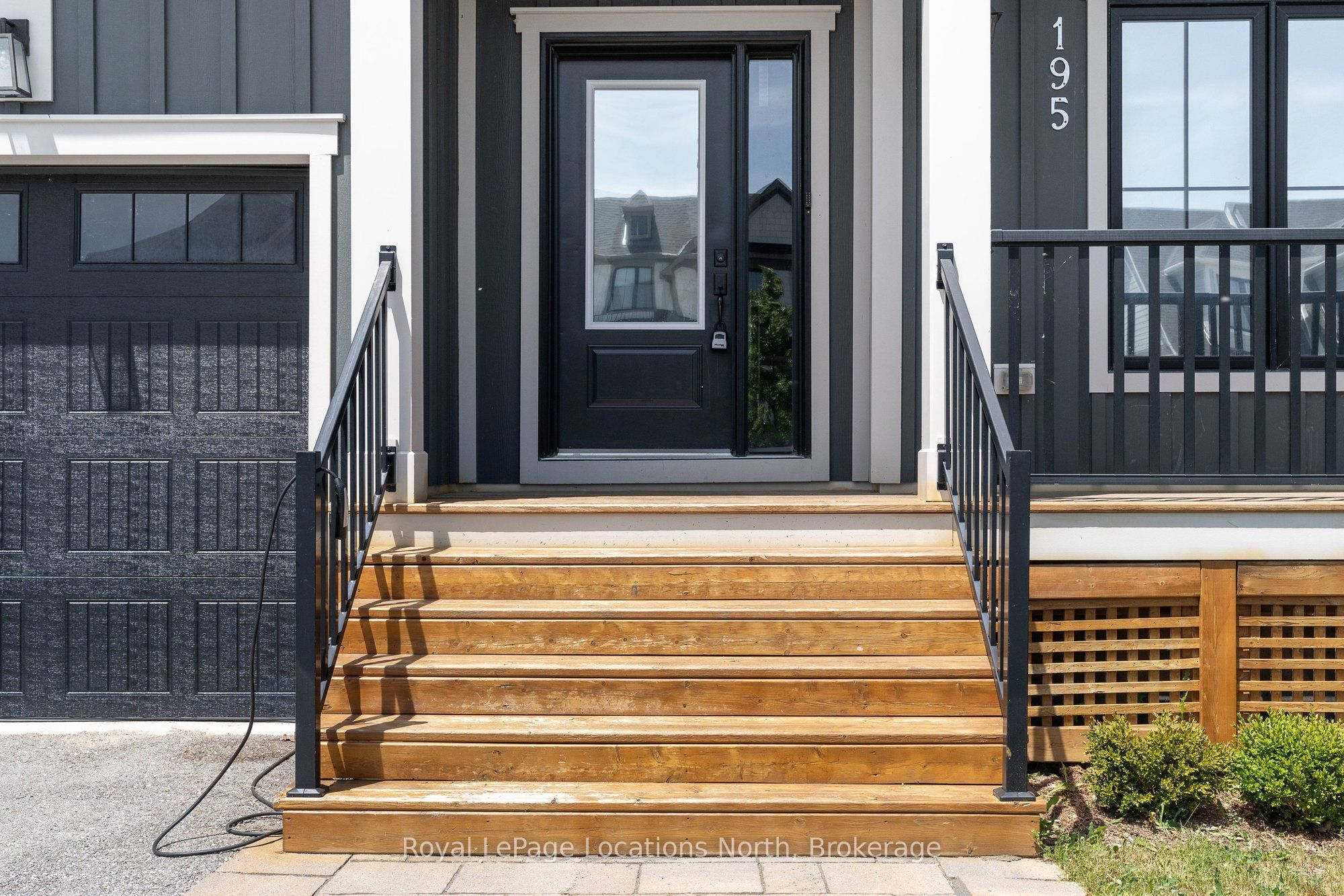 195 Courtland Street W, Blue Mountains, ON L9Y 4E4 photo 4