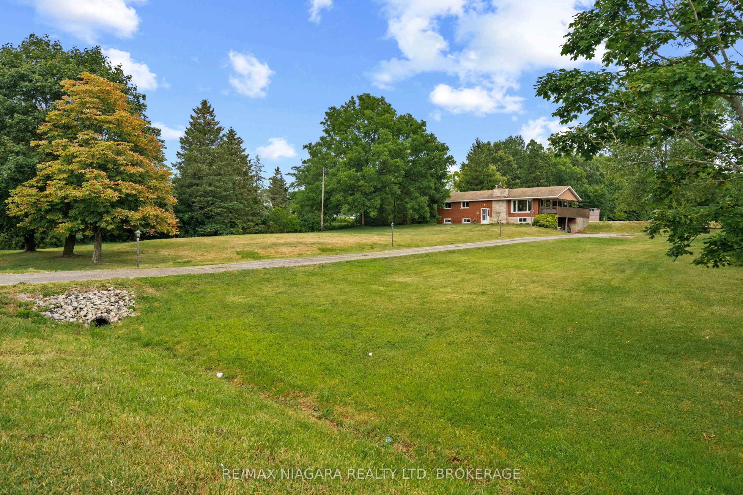 594 Doans Ridge Road, Welland, ON L3B 5N7 photo 2