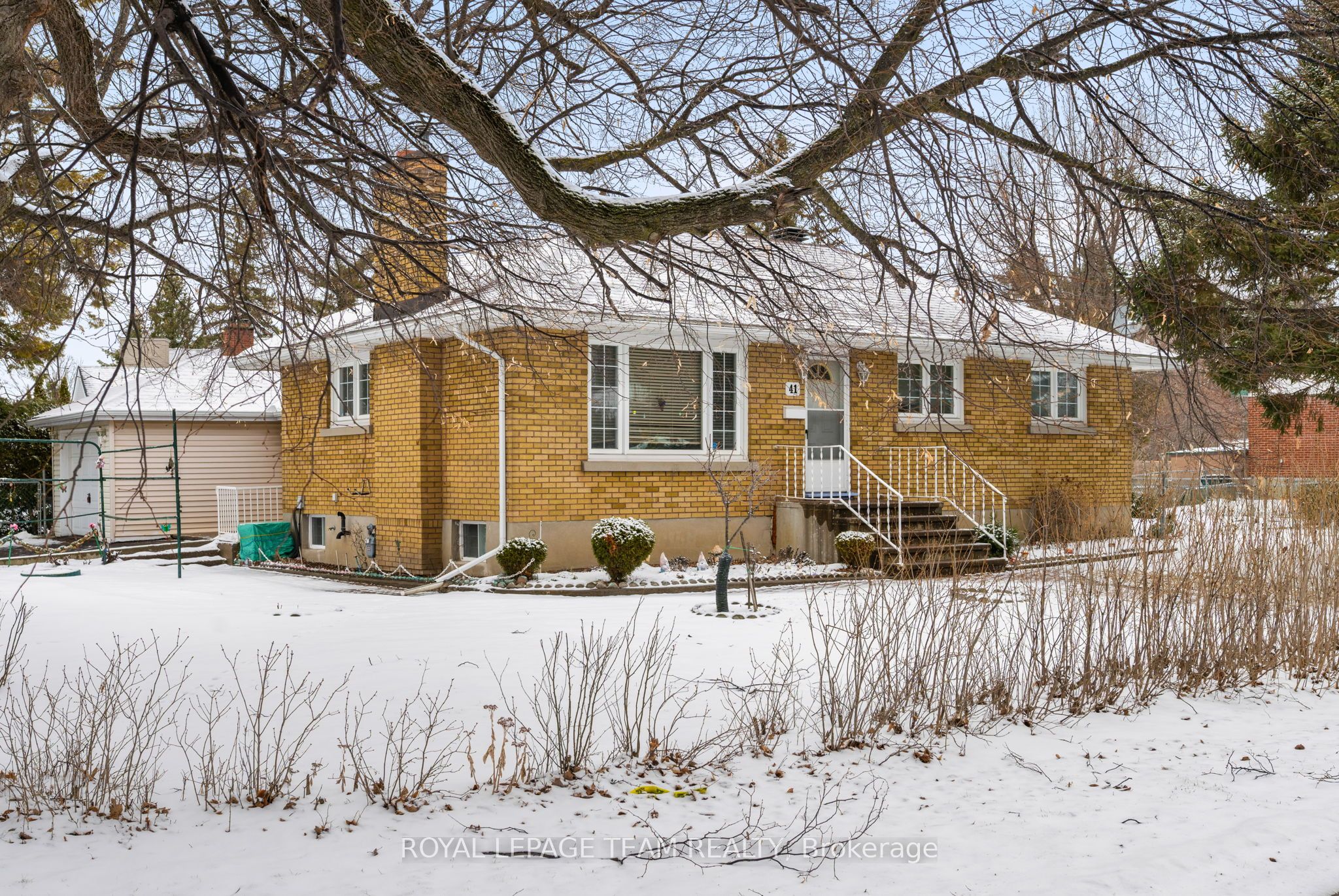 41 Capilano Drive, Cityview - Parkwoods Hills - Rideau Shore, ON K2E 6G3 photo 3