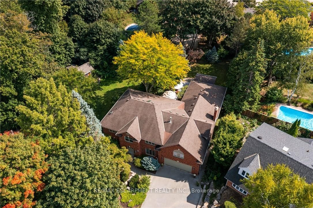 373 Brookview Court, Hamilton, ON L9G 4E6