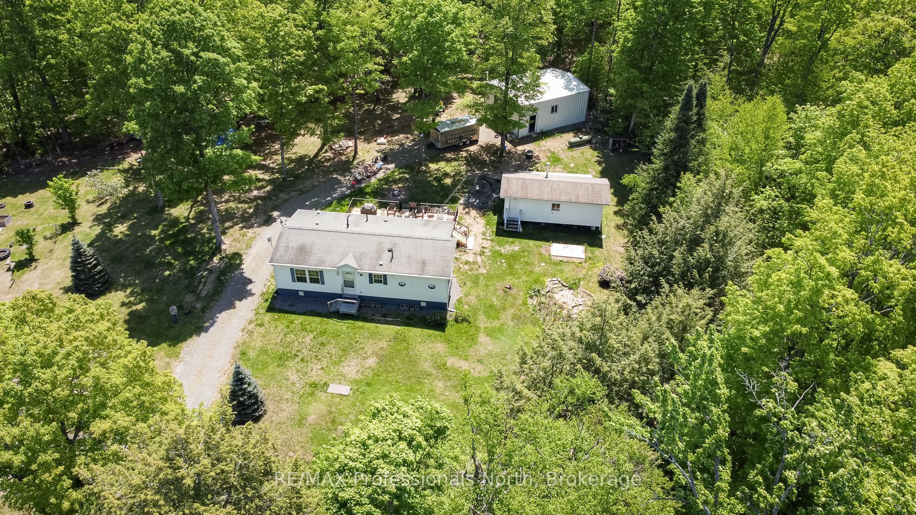 1874 Highway 118 E, Bracebridge, ON P1L 1X1 photo 2