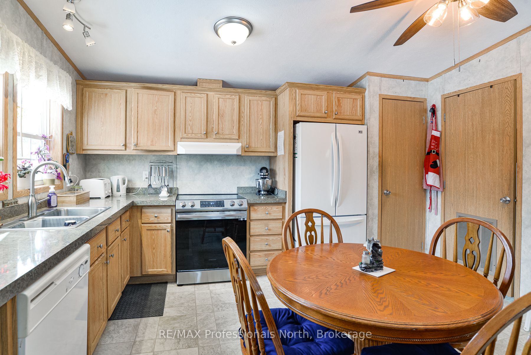 1874 Highway 118 E, Bracebridge, ON P1L 1X1 photo 4