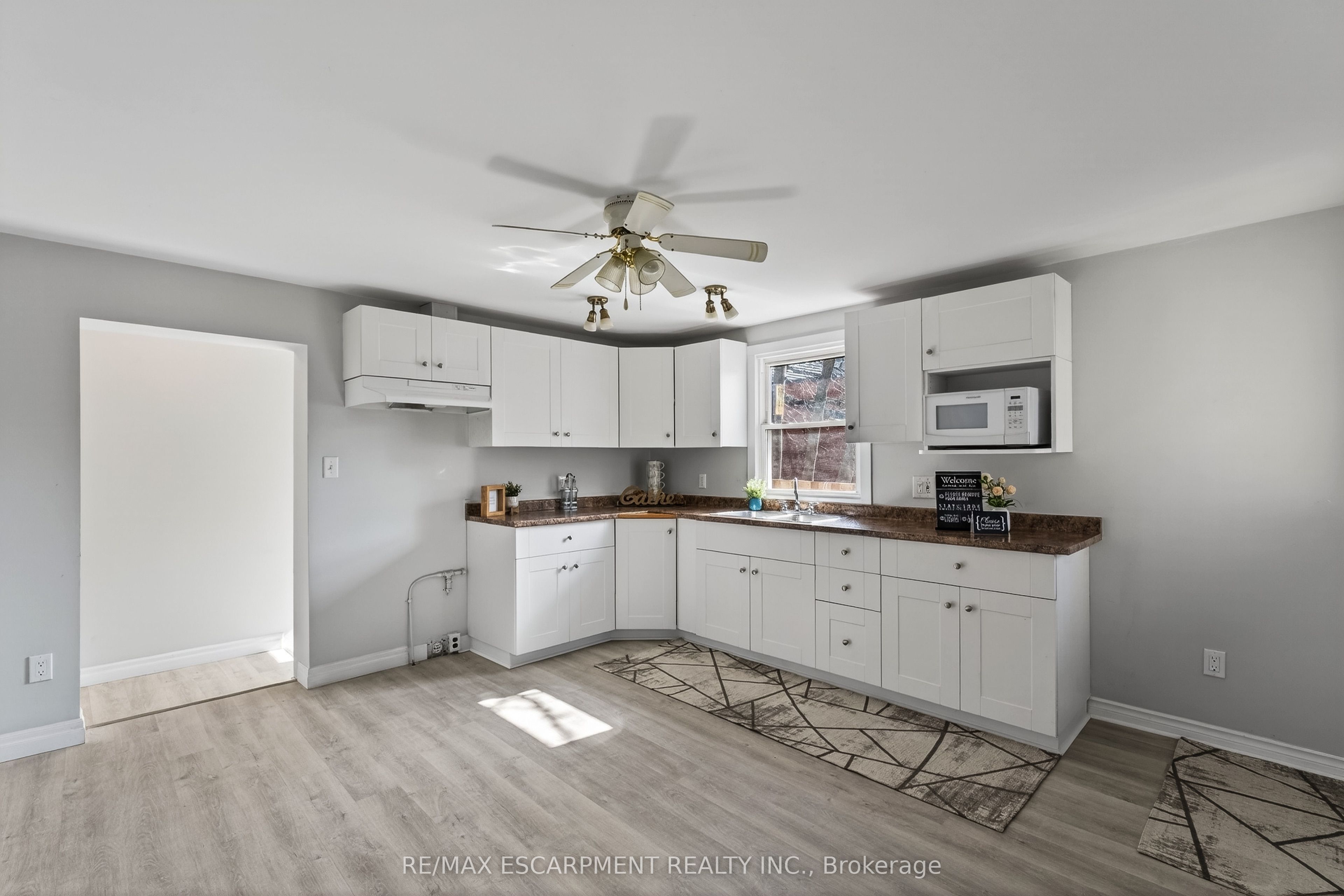 15 Adelaide Street, Grimsby, ON L3M 1X2 photo 5