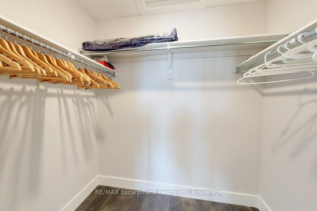 212 Courtland Street, Blue Mountains, ON L9Y 4E4 photo 3