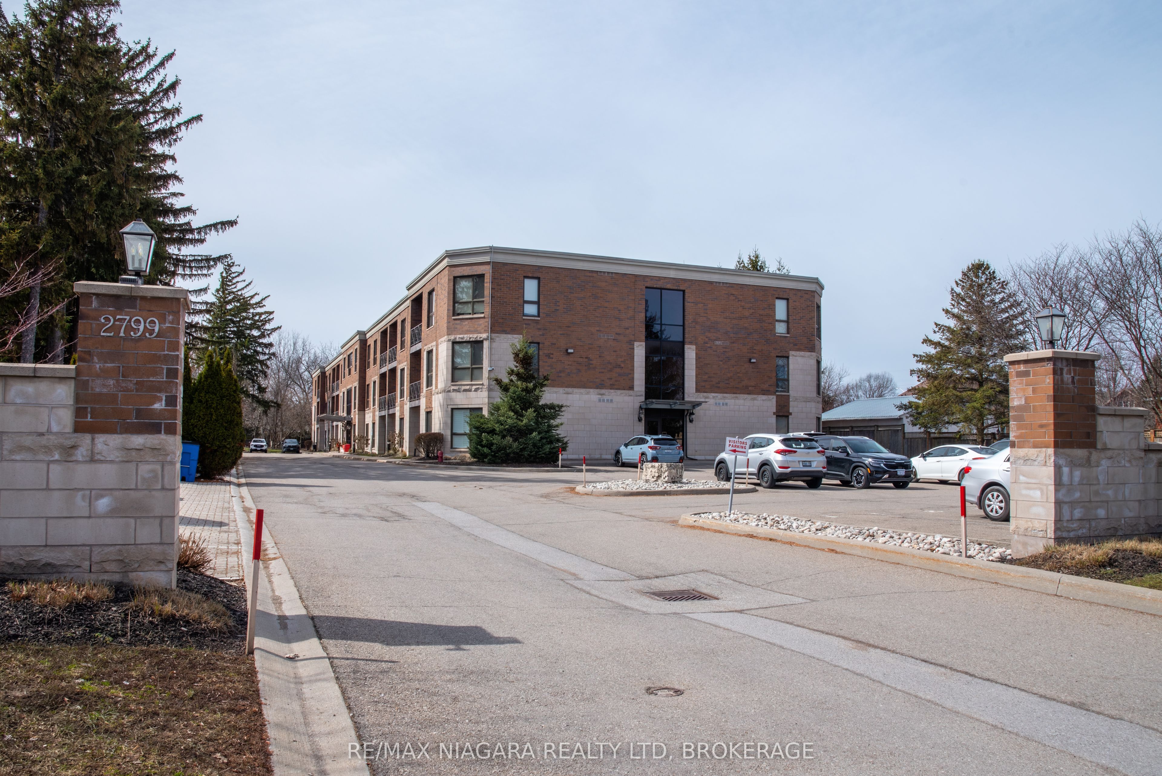 2799 St. Paul Avenue 306, Niagara Falls, ON L2J 2L3