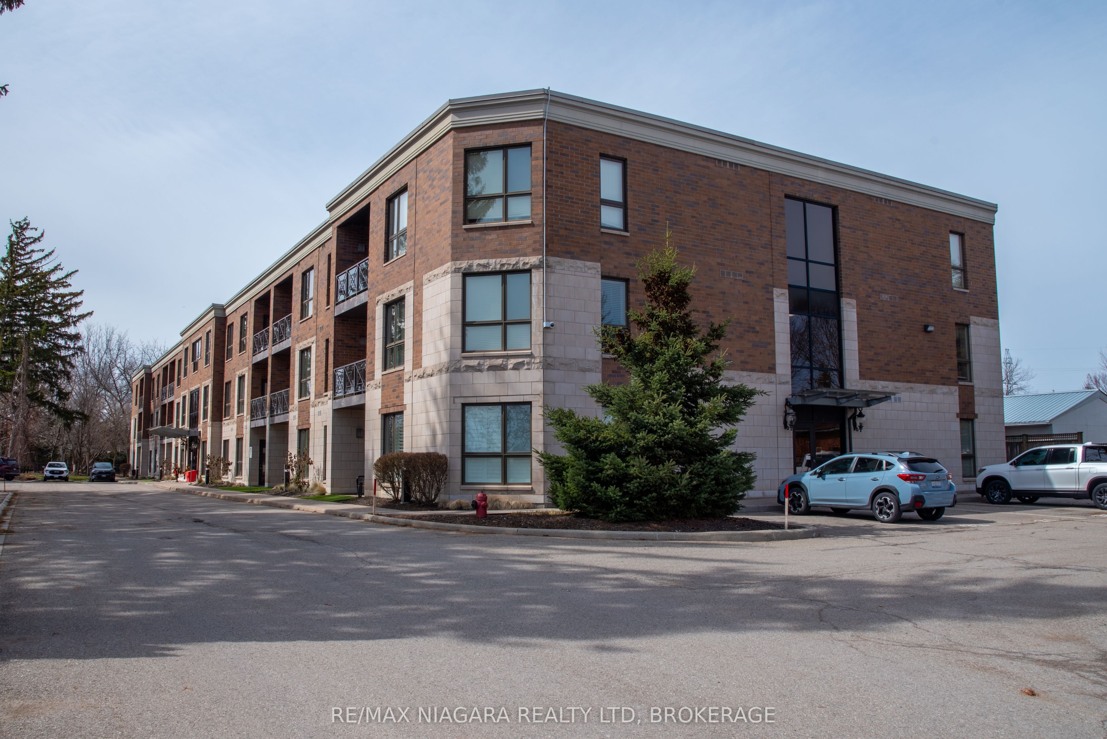 2799 St. Paul Avenue 306, Niagara Falls, ON L2J 2L3 photo 2