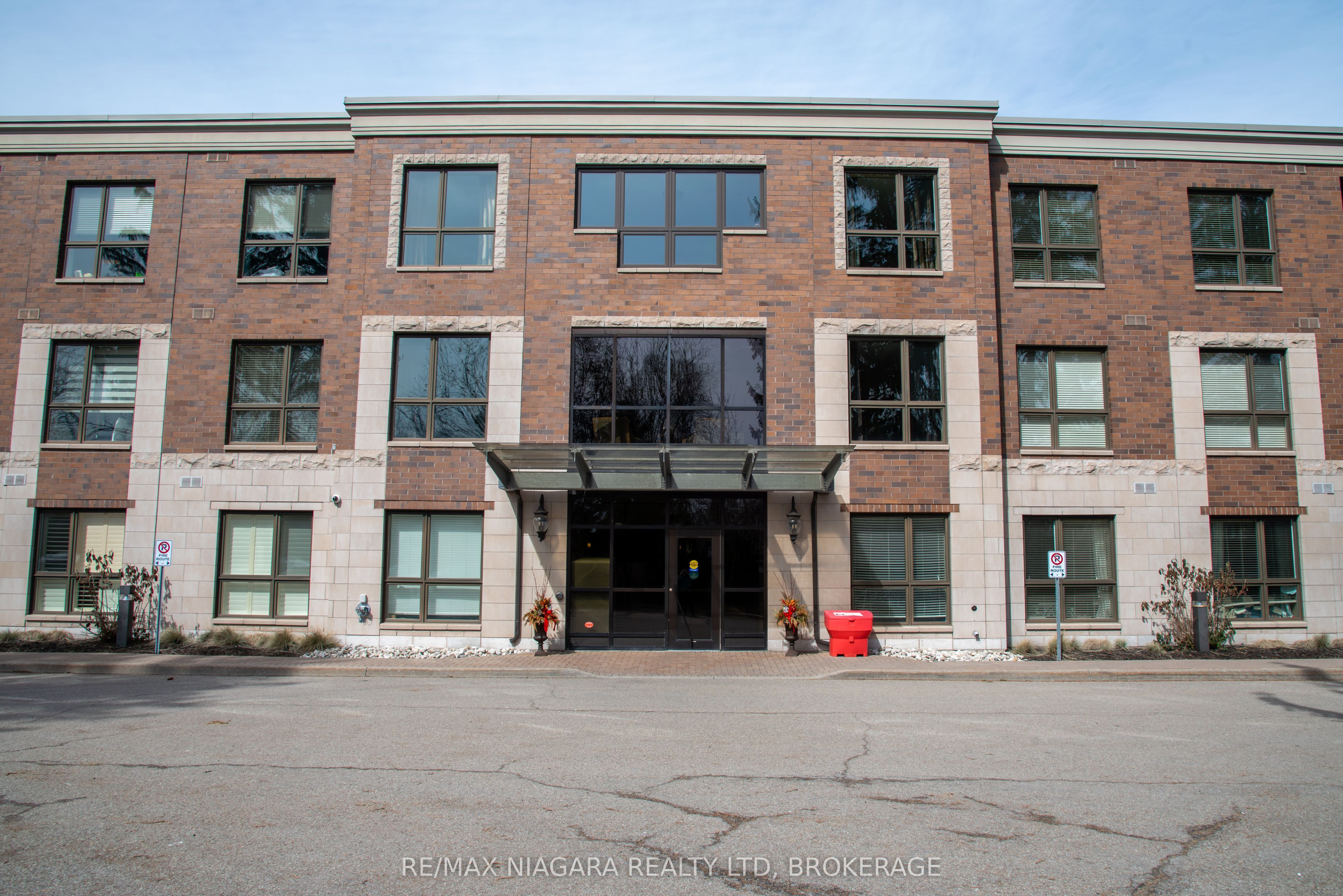 2799 St. Paul Avenue 306, Niagara Falls, ON L2J 2L3 photo 3