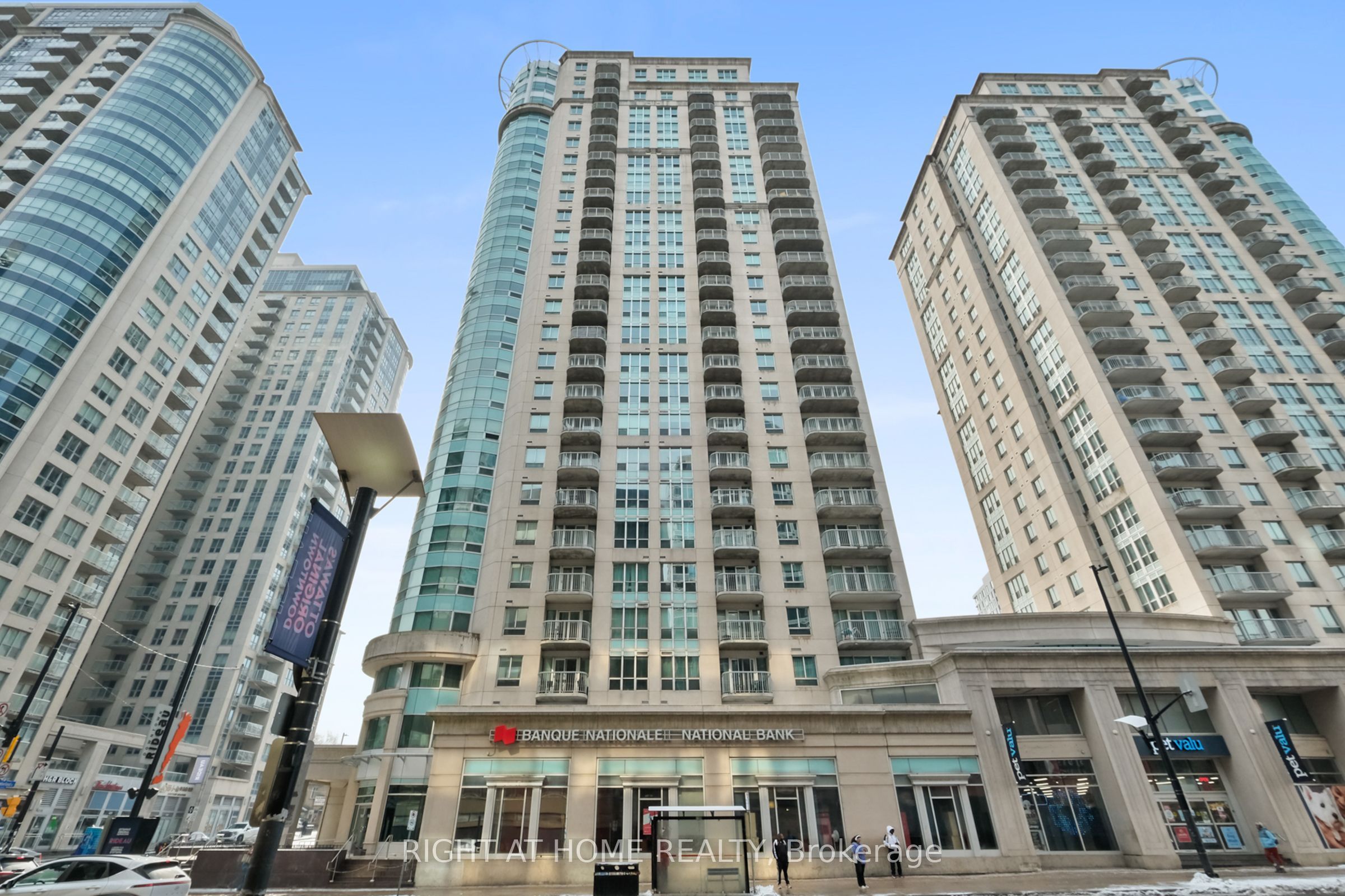 234 Rideau Street 2302, Lower Town - Sandy Hill, ON K1N 0A9 photo 2