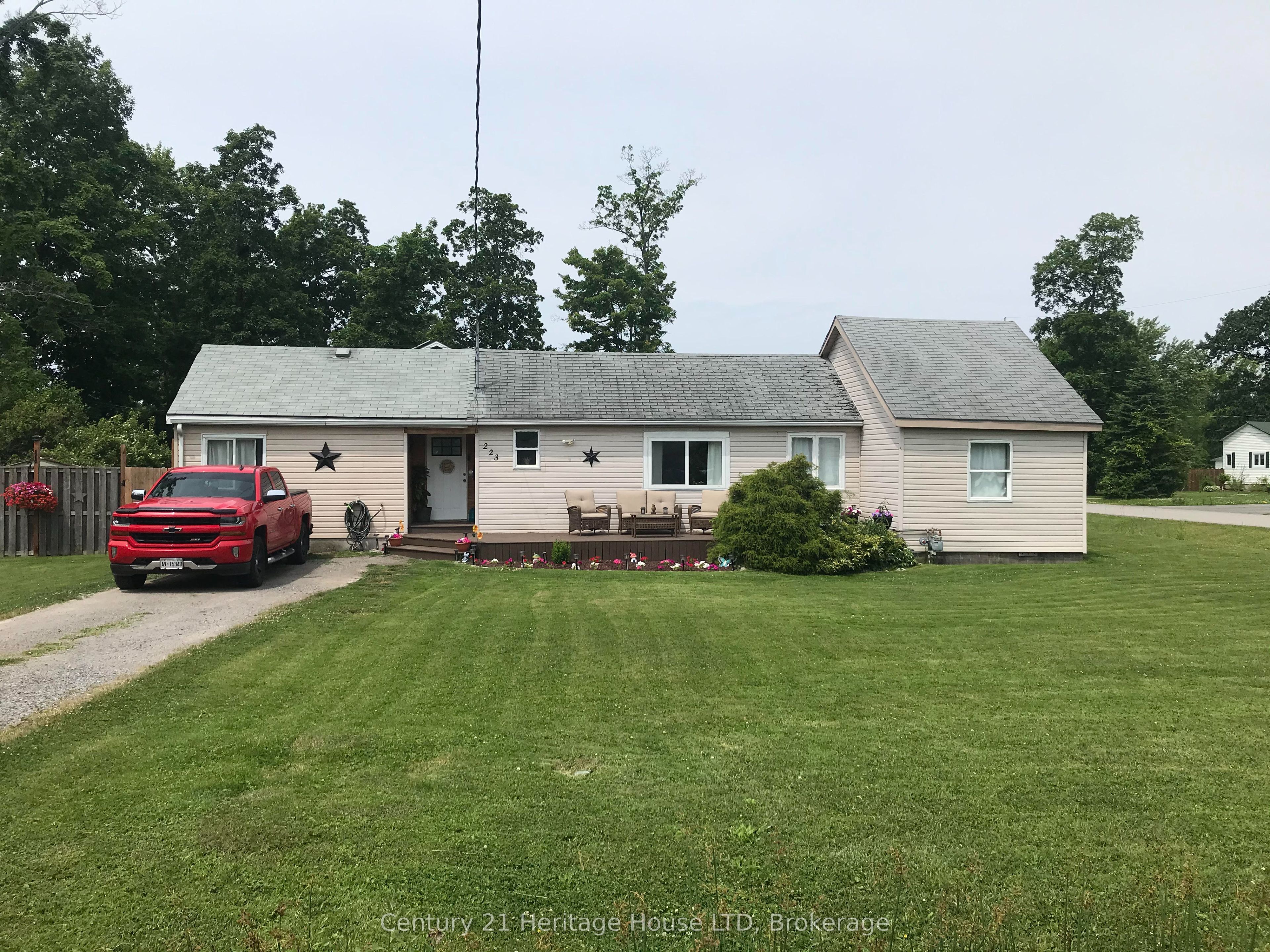 223 Bernard Avenue, Fort Erie, ON L0S 1N0