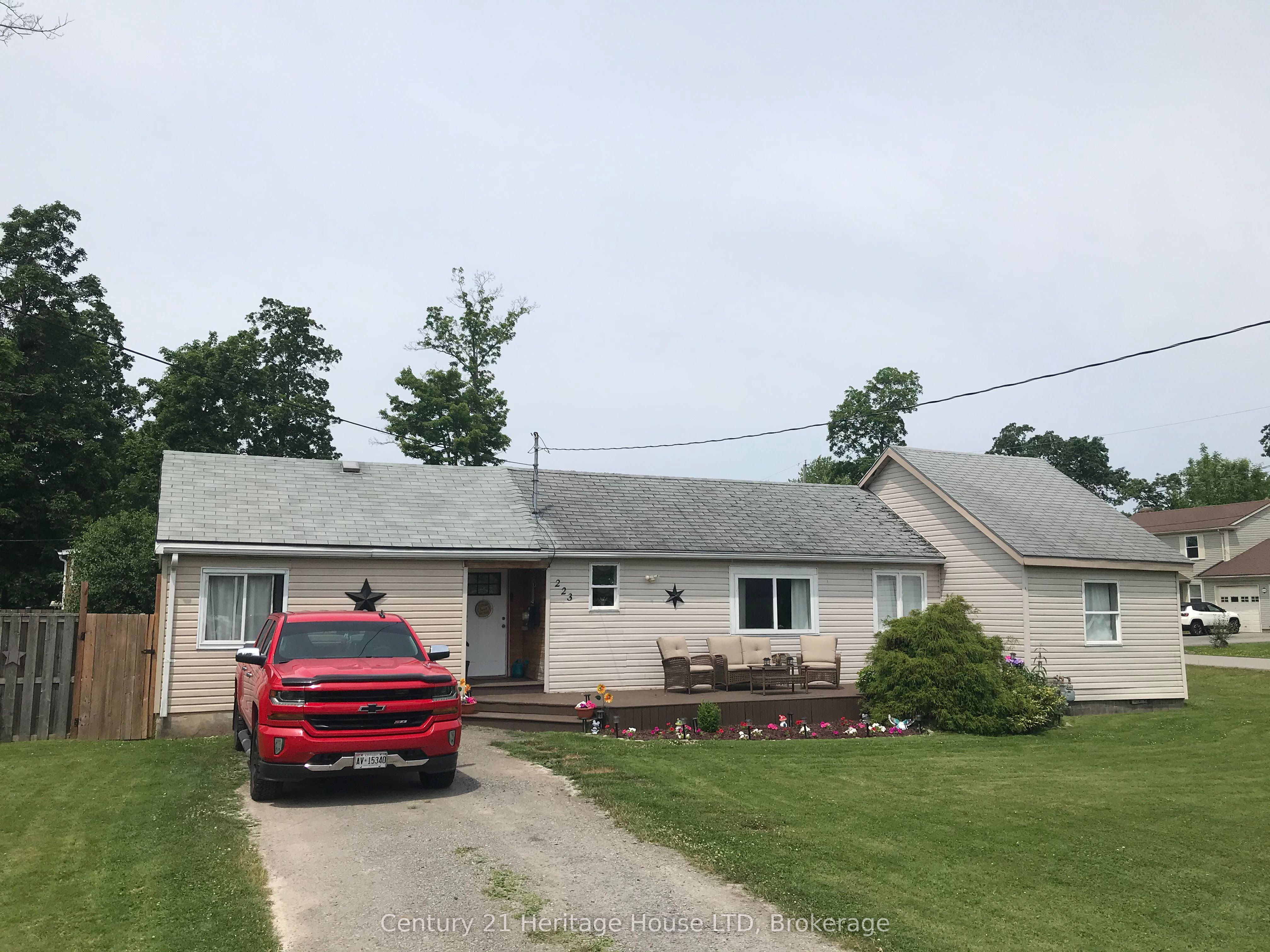 223 Bernard Avenue, Fort Erie, ON L0S 1N0 photo 2