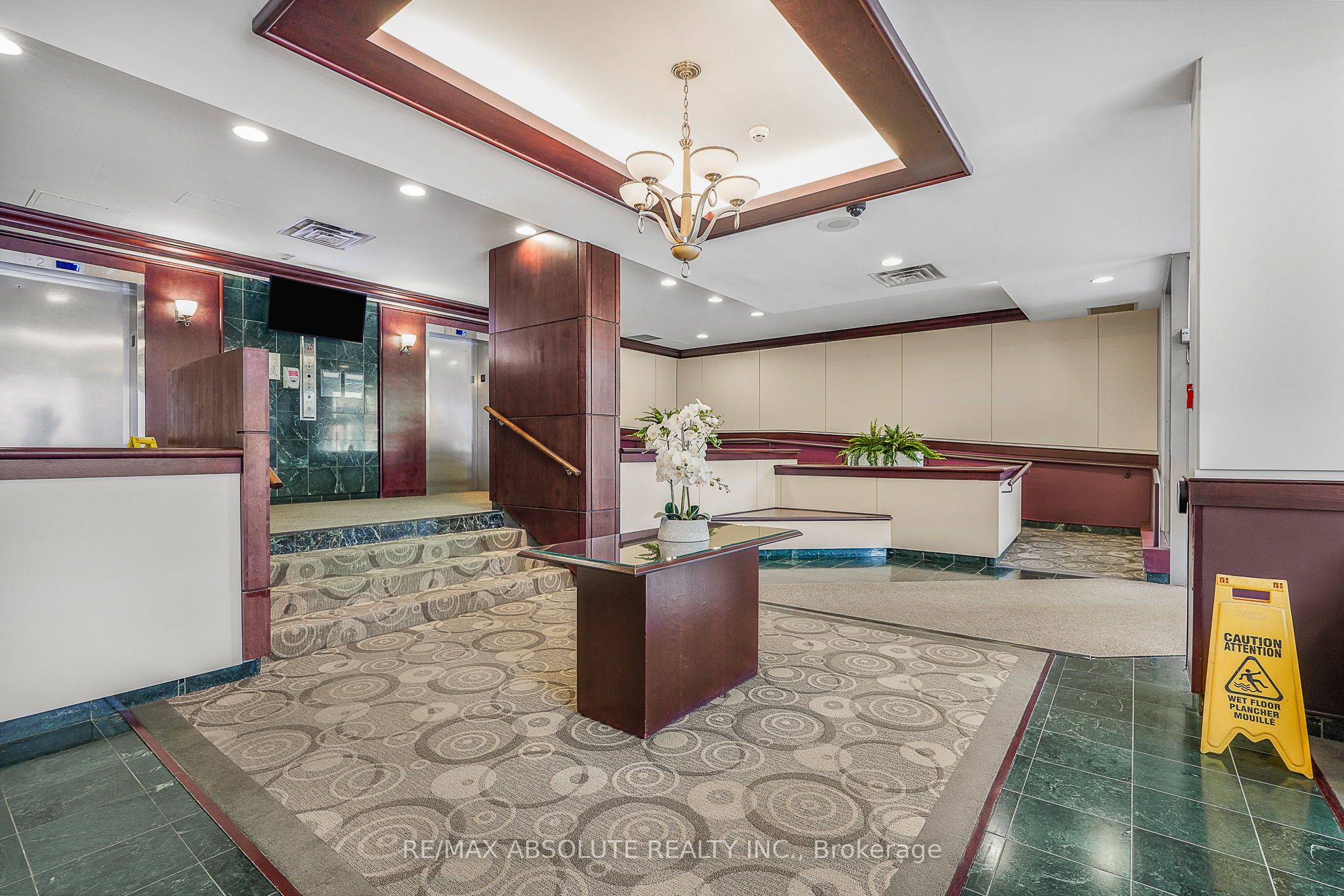 200 Lafontaine Avenue 607, Vanier and Kingsview Park, ON K1L 8K8 photo 4