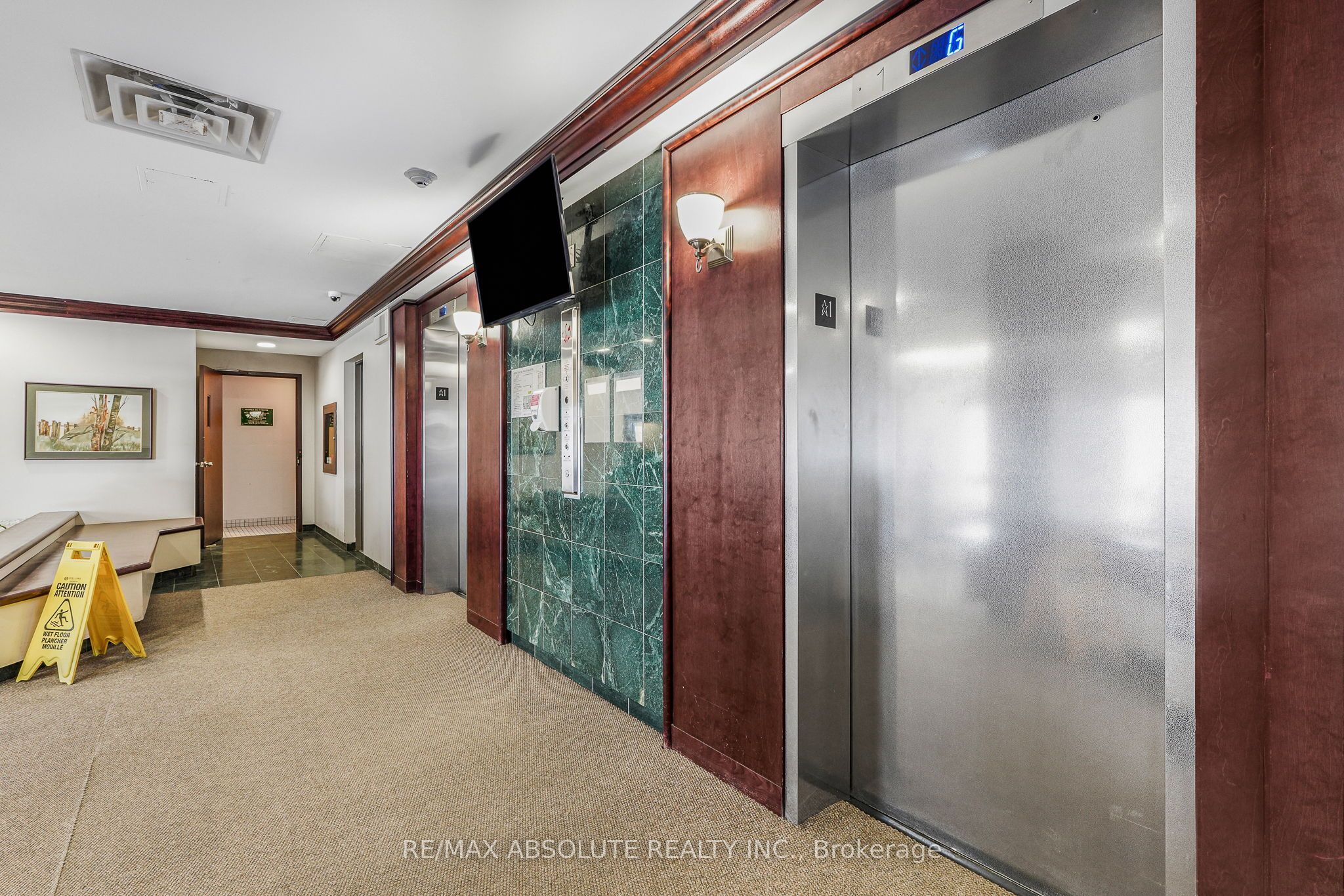 200 Lafontaine Avenue 607, Vanier and Kingsview Park, ON K1L 8K8 photo 5
