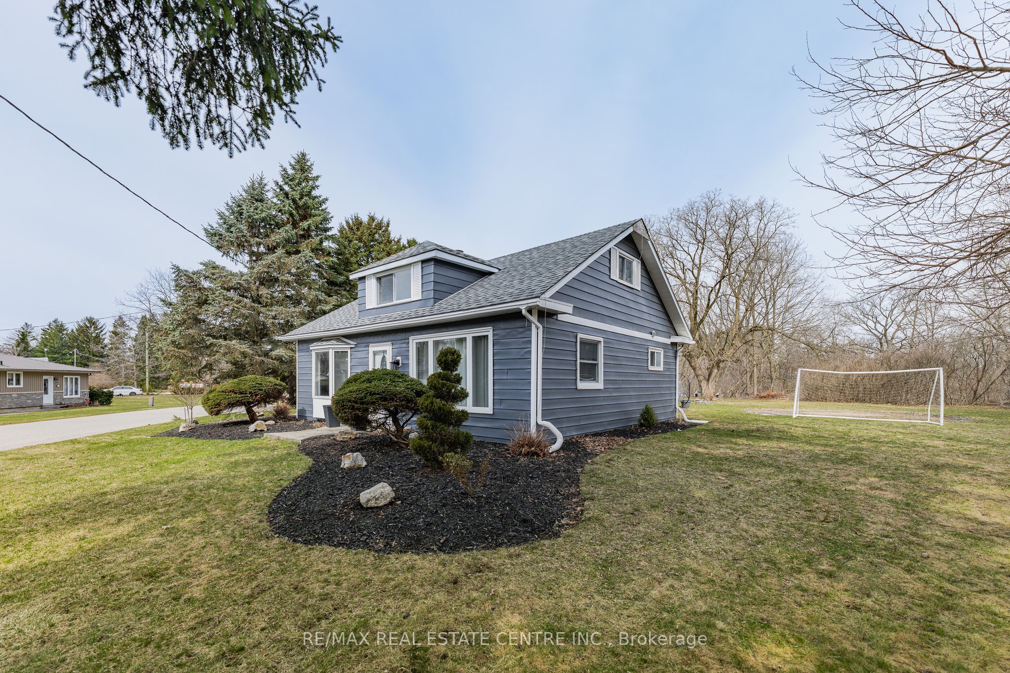 1 Hughson Street, North Dumfries, ON N0B 1L0 photo 2