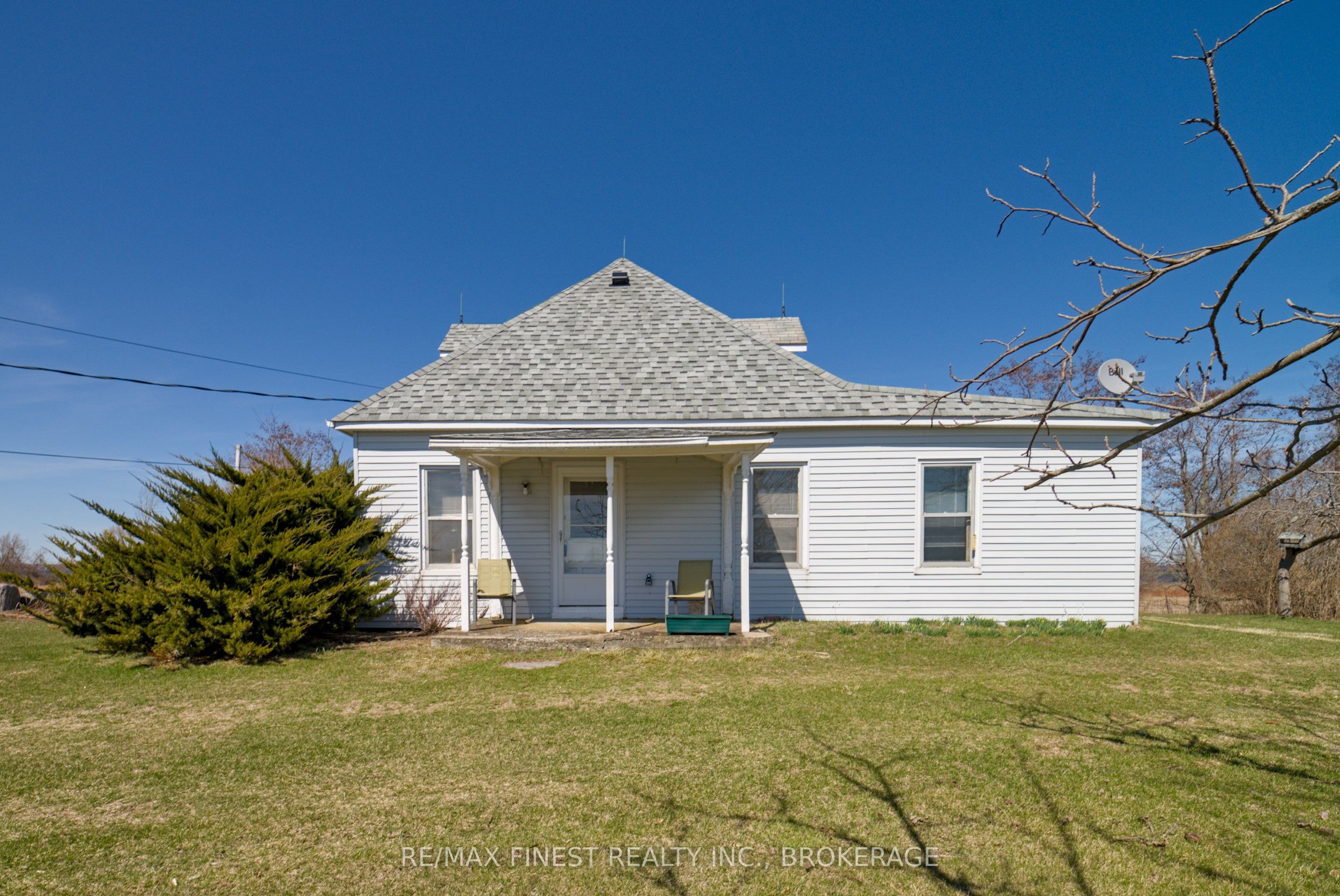 10 Front Road, Loyalist, ON K0H 2S0 photo 2
