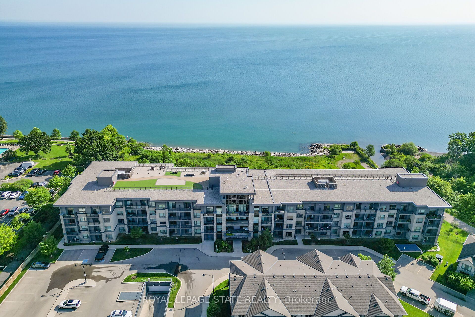 35 Southshore Crescent 327, Hamilton, ON L8E 0J2 photo 3